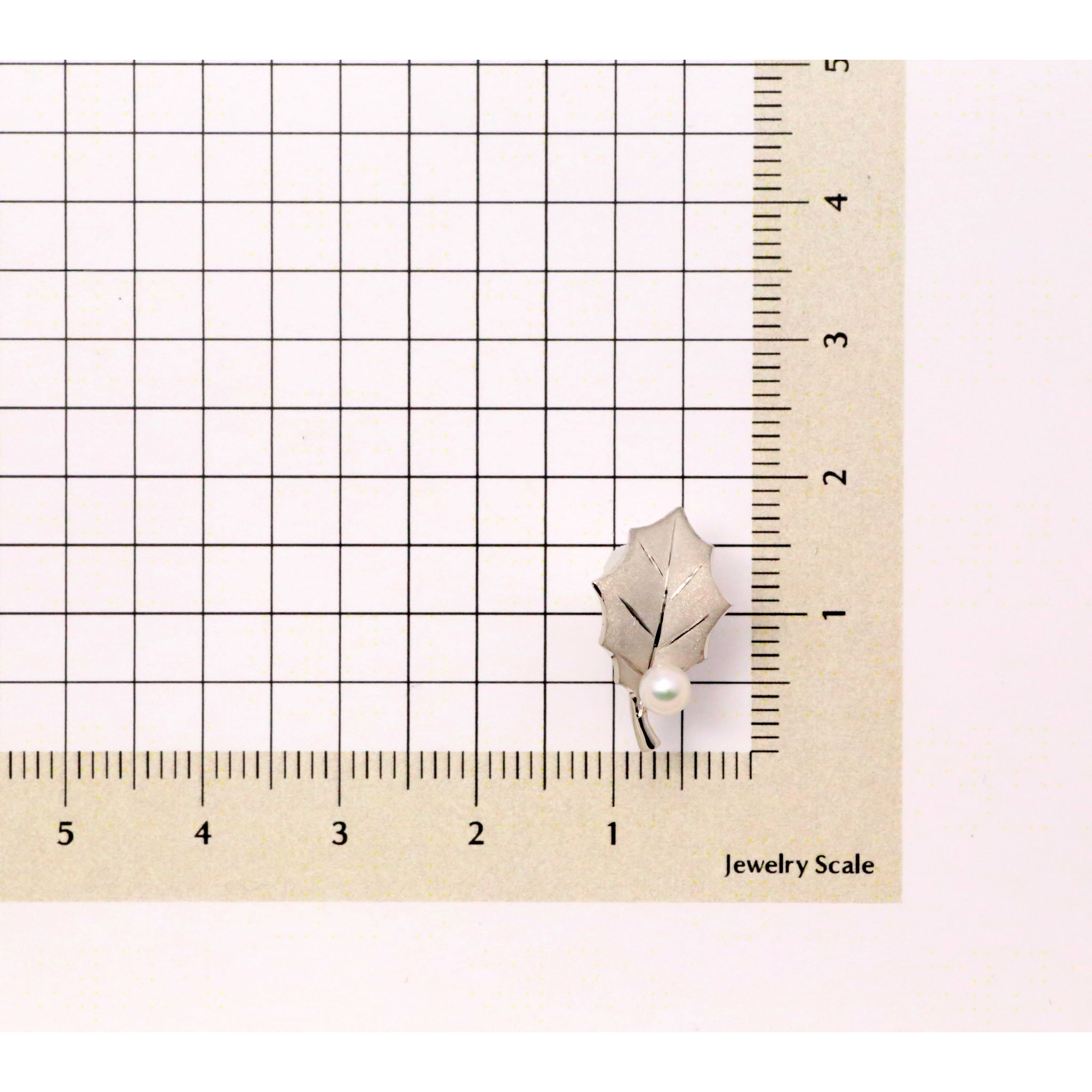 パール プラチナブローチ(アコヤ真珠/ヒイラギモチーフ/6月誕生石)《25V00406》