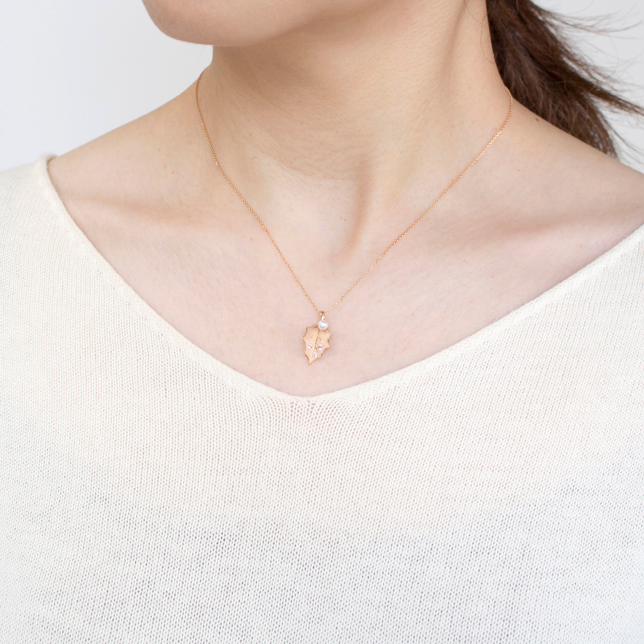 パール/ピンクサファイア K18ネックレス(アコヤ真珠/ヒイラギモチーフ/6月誕生石/鑑別書付)《25V00407》