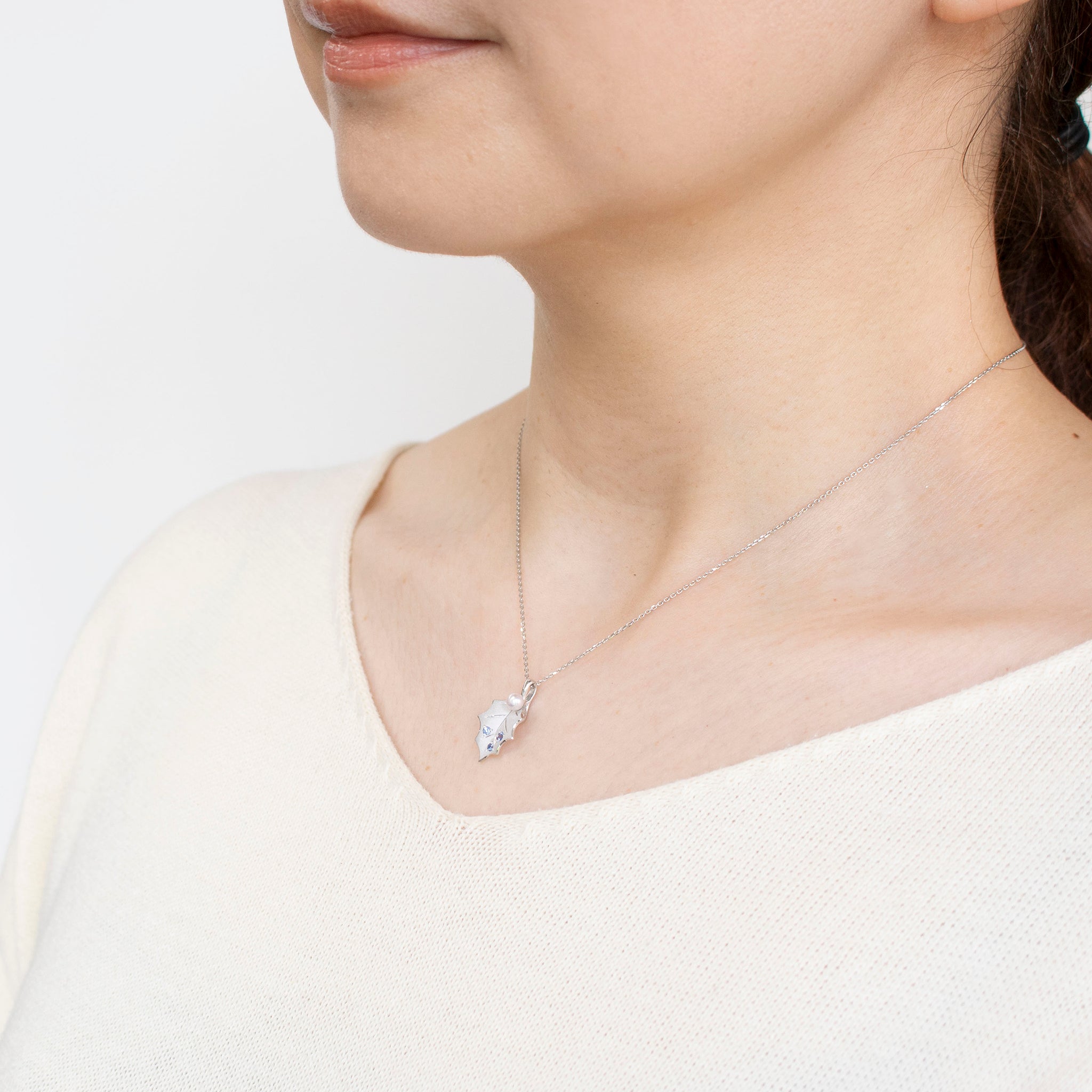 パール/サファイア プラチナネックレス(アコヤ真珠/ヒイラギモチーフ/6月誕生石)《25V00408》