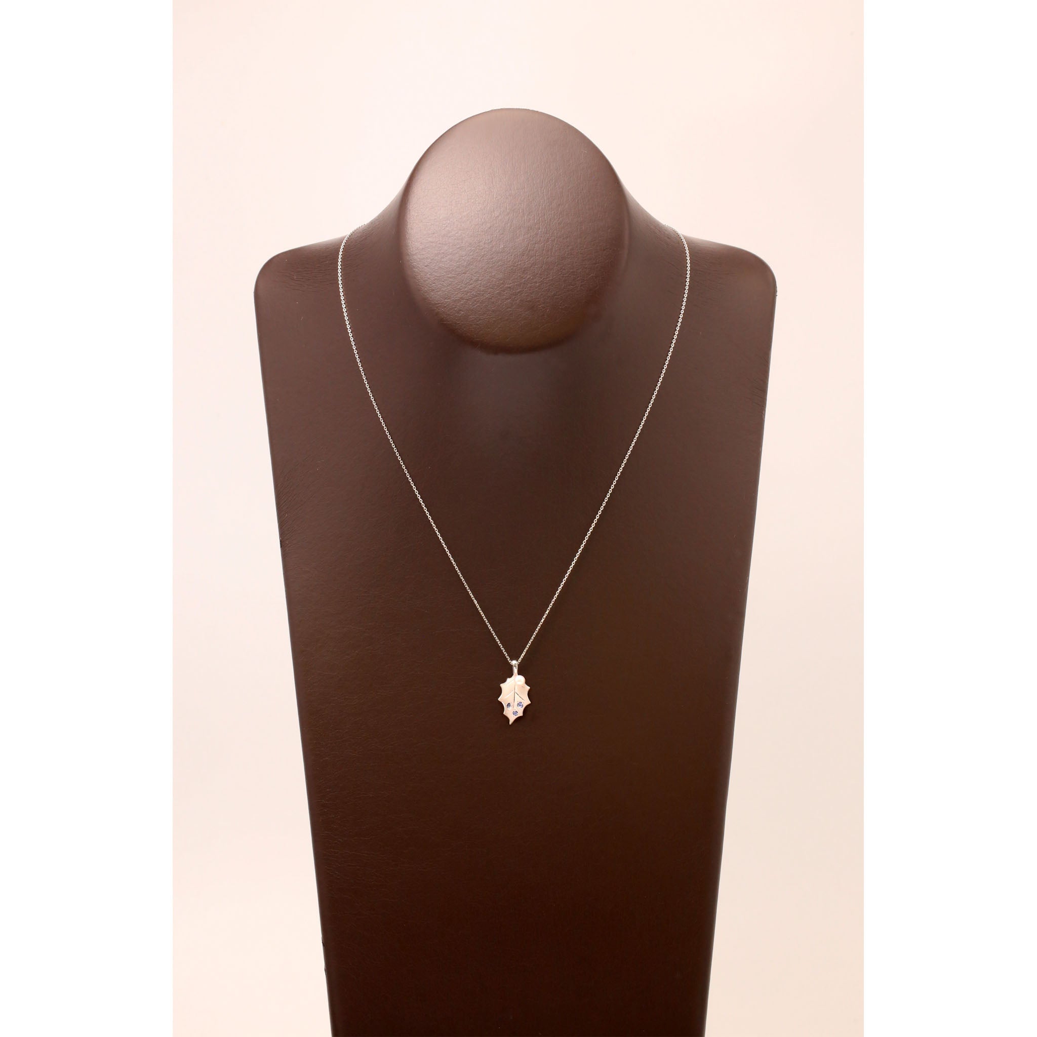 パール/サファイア プラチナネックレス(アコヤ真珠/ヒイラギモチーフ/6月誕生石)《25V00408》