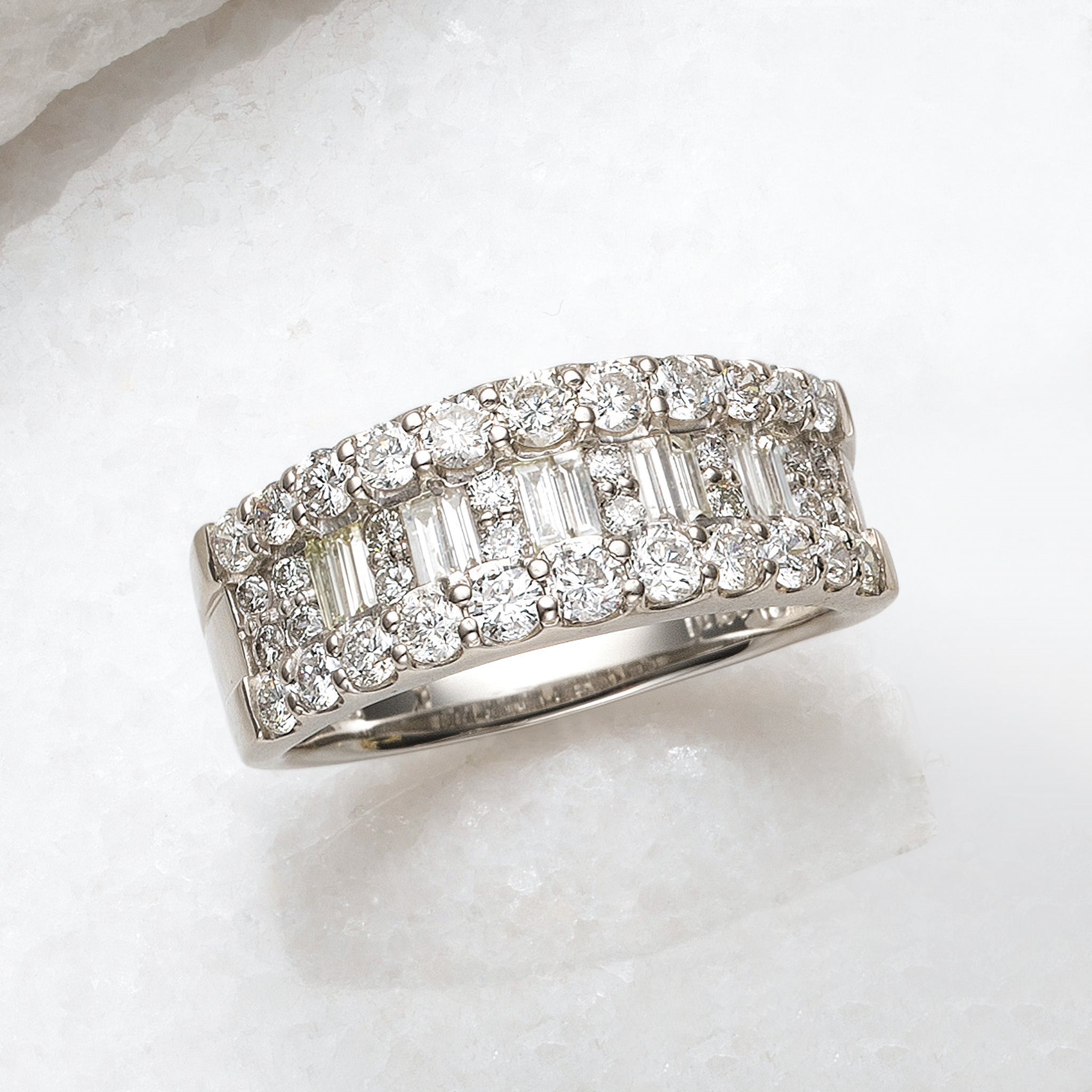 ダイヤモンド プラチナリング(計1.5カラット/4月誕生石/鑑別書付)《25V00603》