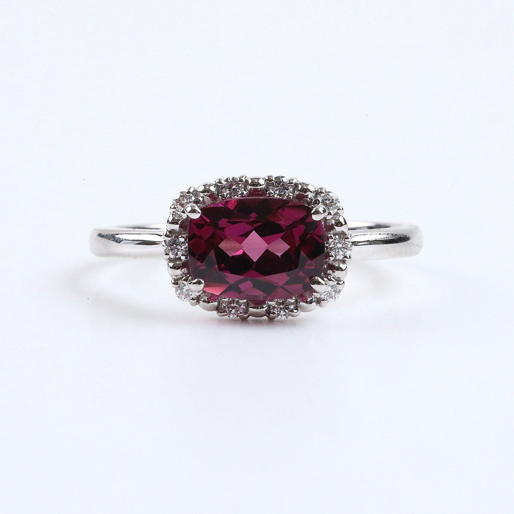 ロードライトガーネット/ダイヤモンド プラチナリング(1.5カラット/クッションシェイプ/1月誕生石/鑑別書付)《25V00801》