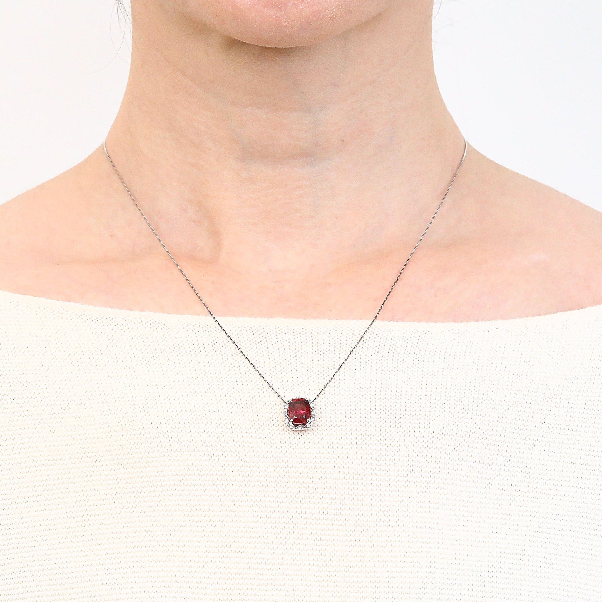 ロードライトガーネット/ダイヤモンド プラチナネックレス(2.3カラット/クッションシェイプ/1月誕生石/鑑別書付)《25V00802》