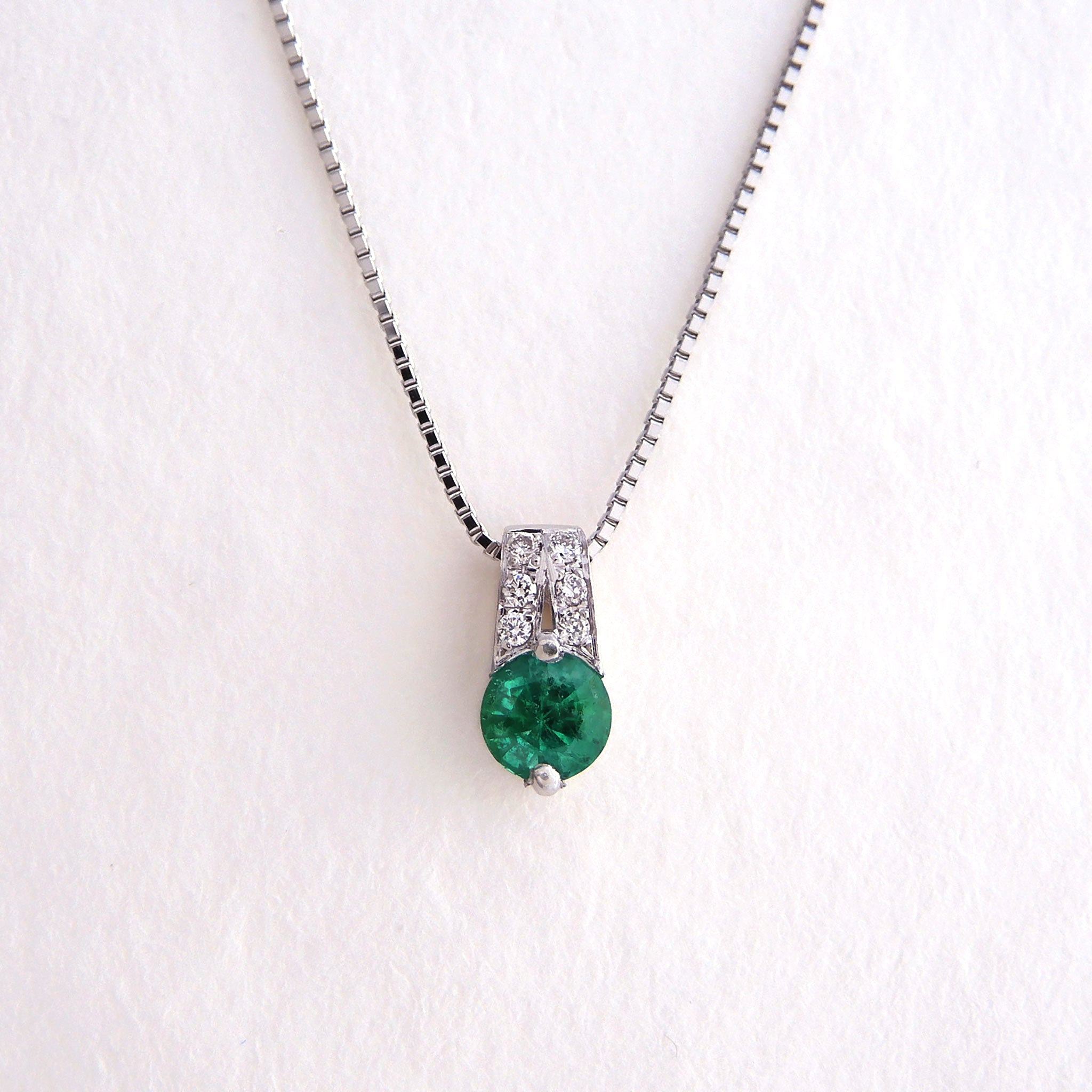 エメラルド/ダイヤモンド プラチナネックレス(5月誕生石)《25V00906》