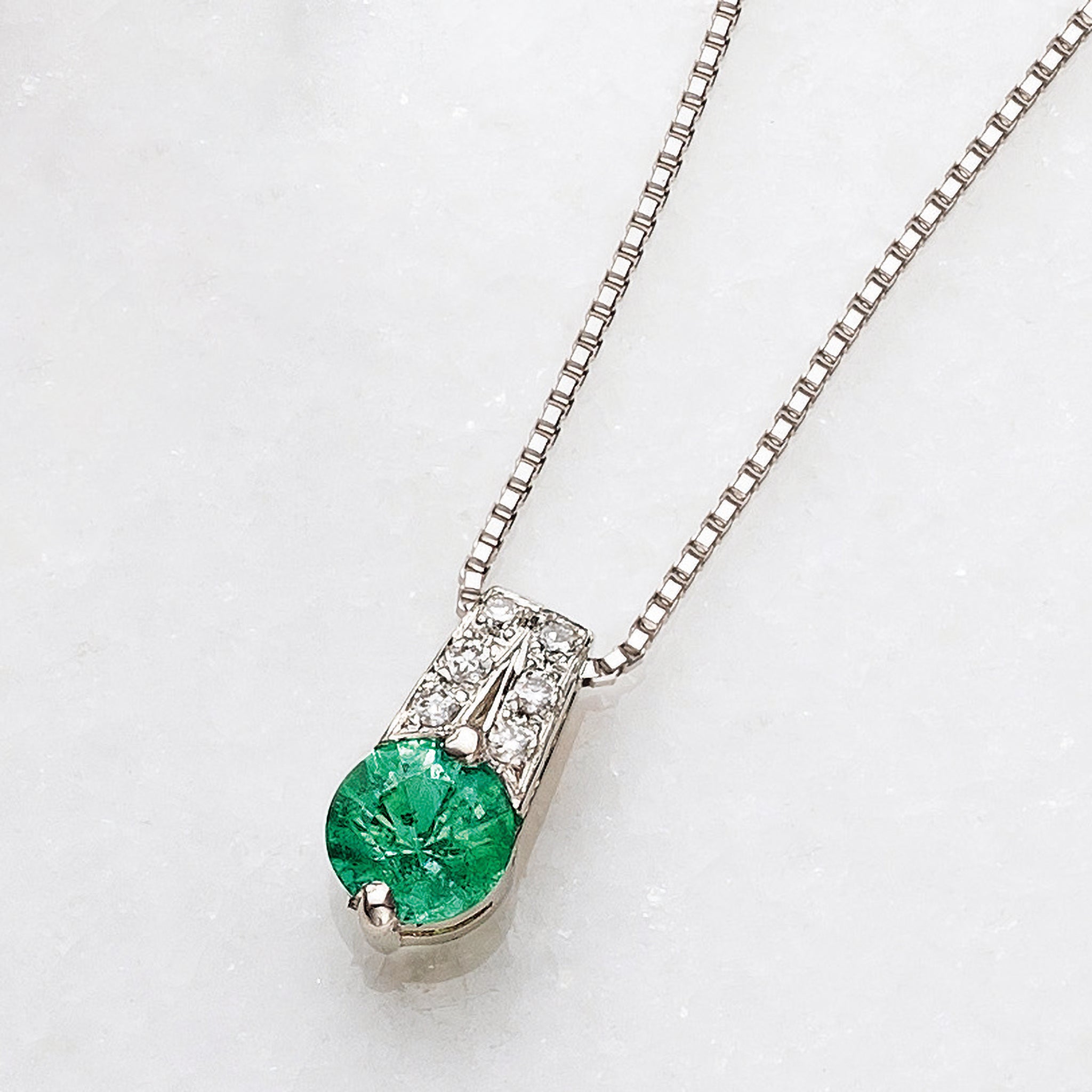 エメラルド/ダイヤモンド プラチナネックレス(5月誕生石)《25V00906》