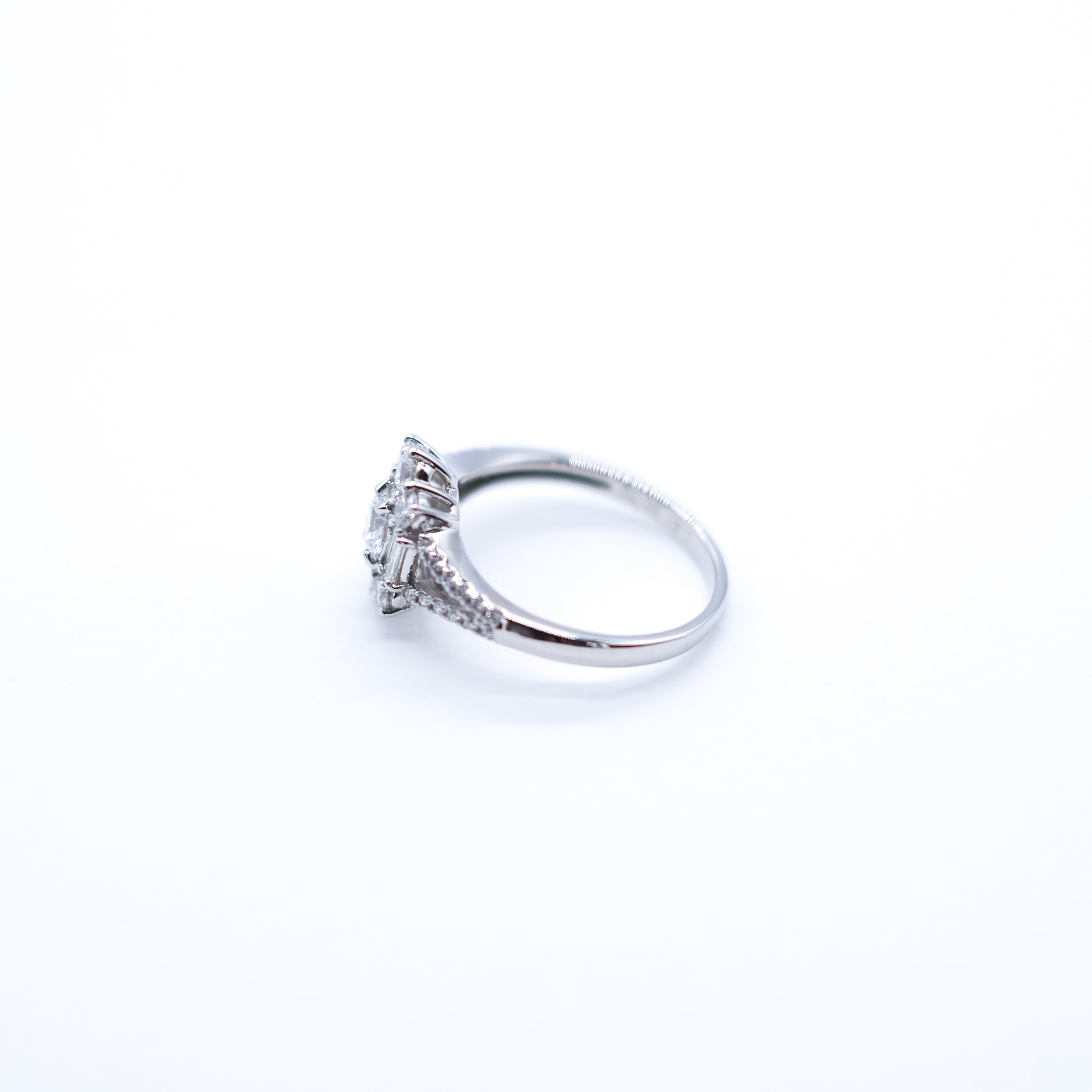 【限定5点】ダイヤモンド プラチナリング(0.3カラット/Dカラー/FL/3EX/4月誕生石/グレーディングレポート付)《25V01103》