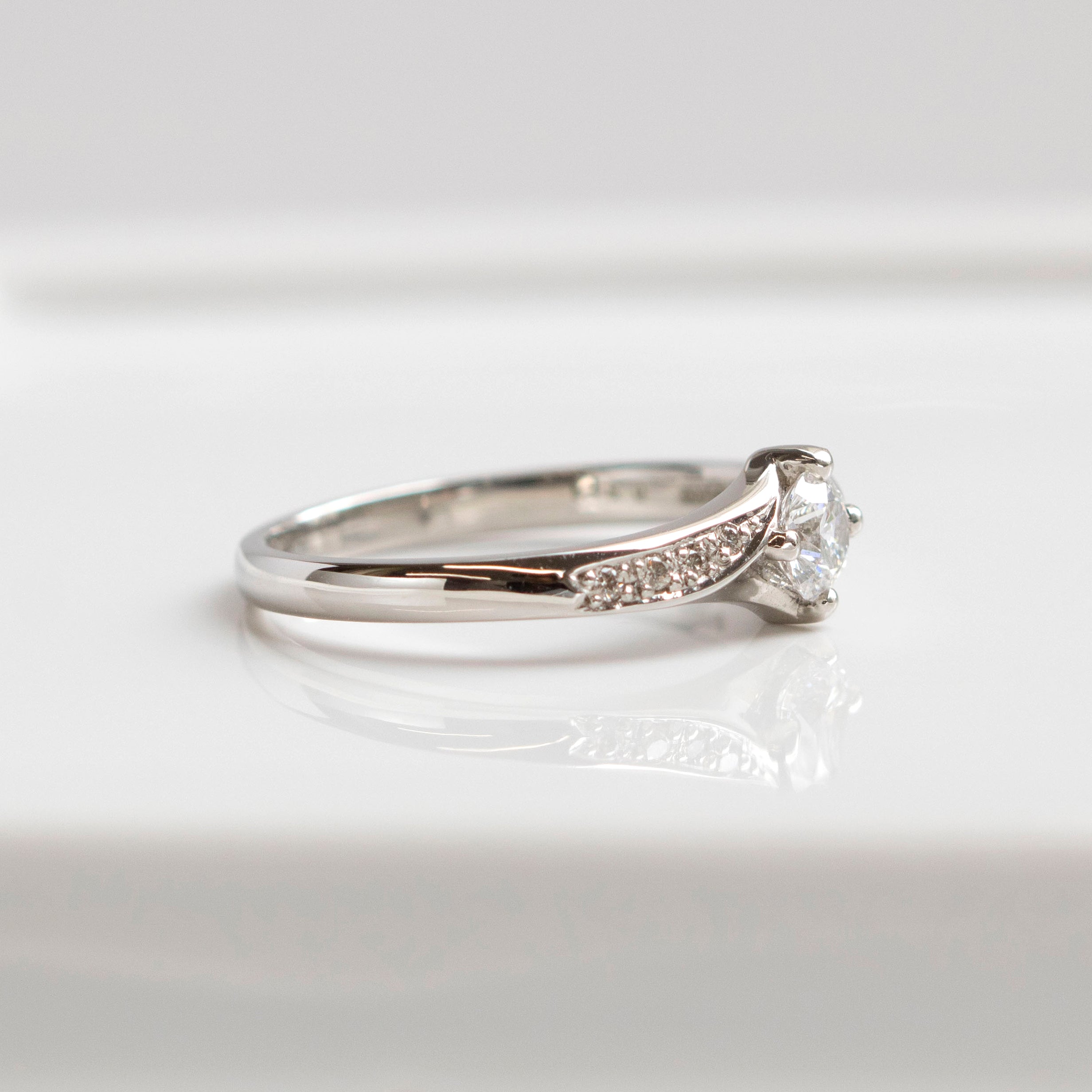 ダイヤモンド プラチナリング(0.3カラット/Dカラー/SIクラス/EXCELLENT/4月誕生石/グレーディングレポート付)《25V01104》