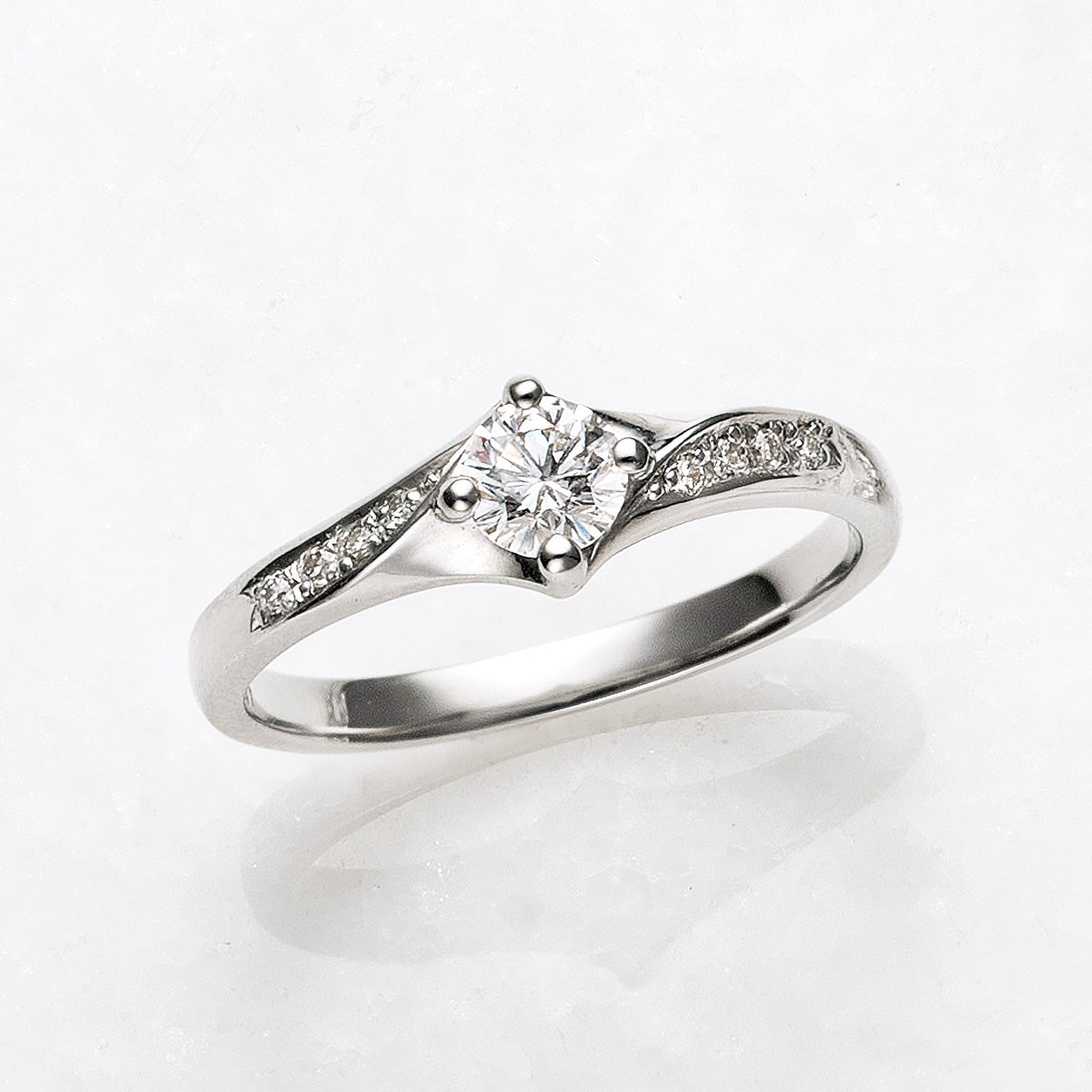 ダイヤモンド プラチナリング(0.3カラット/Dカラー/SIクラス/EXCELLENT/4月誕生石/グレーディングレポート付)《25V01104》