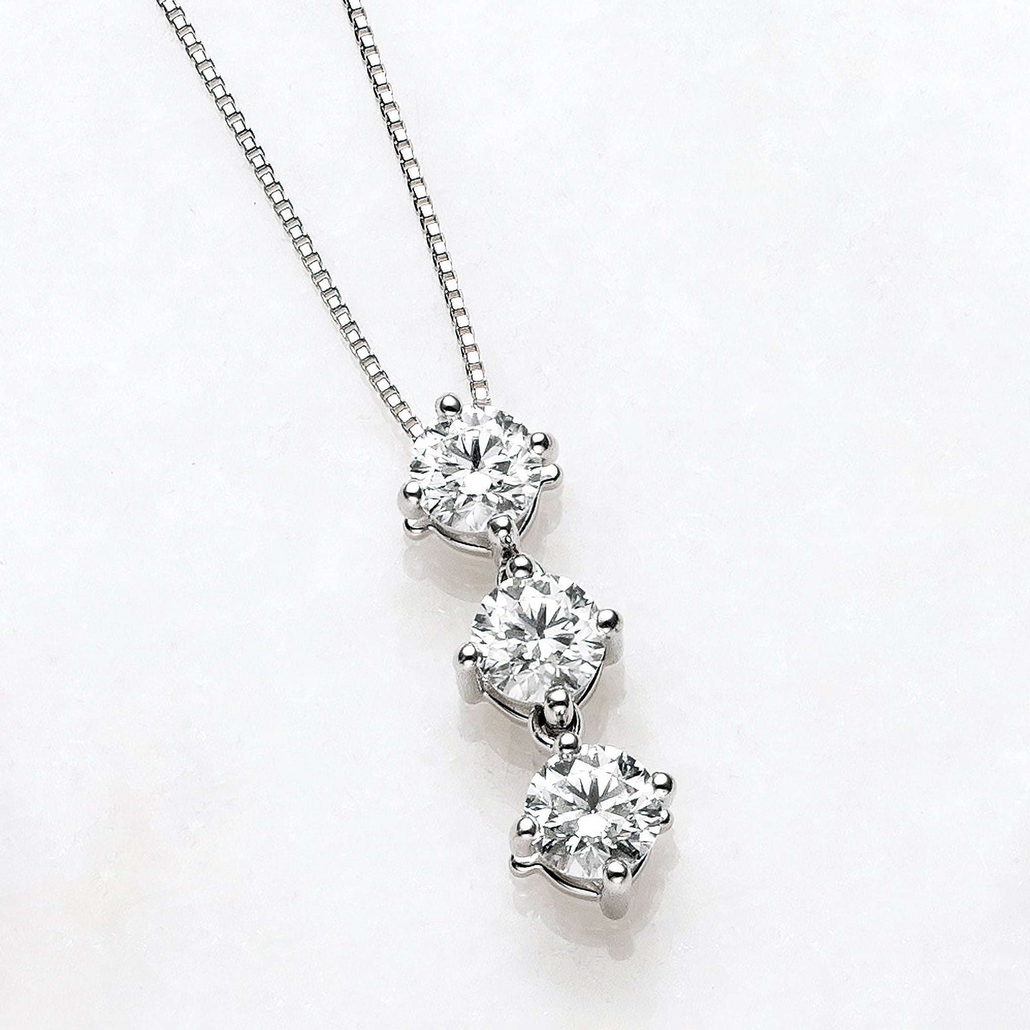 ダイヤモンド プラチナネックレス(計0.75カラット/Dカラー/SIクラス/GOOD/4月誕生石/グレーディングレポート付)《25V01105》