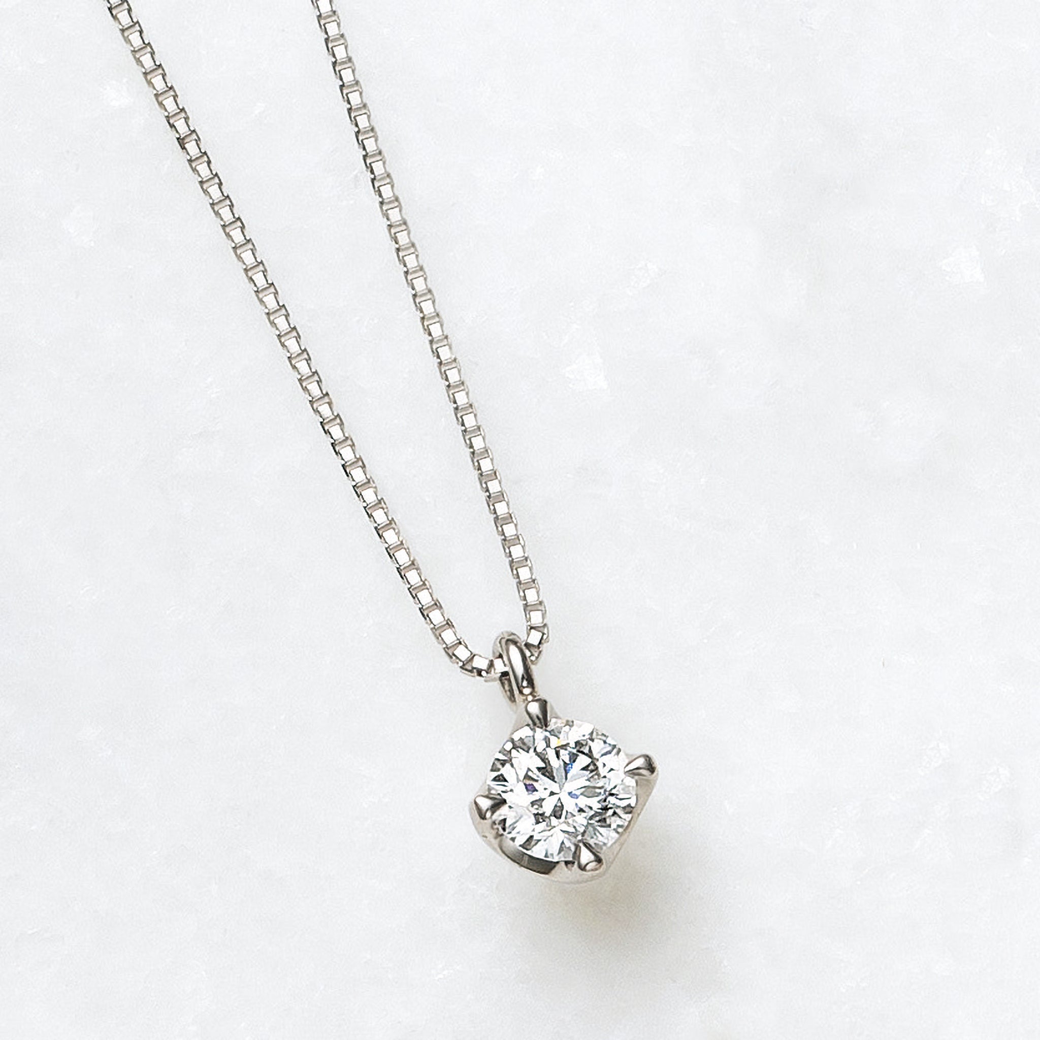 ダイヤモンド プラチナネックレス(0.2カラット/Dカラー/VVS1/EX/4月誕生石/グレーディングレポート付)《25V01106》