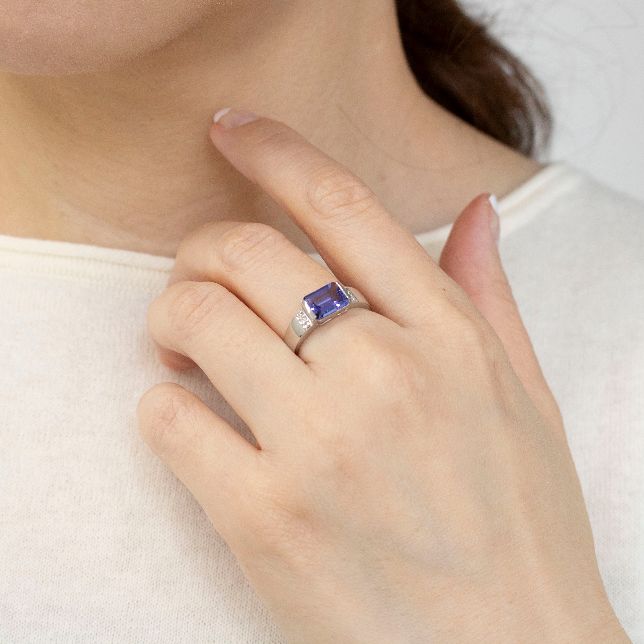 タンザナイト/ダイヤモンド プラチナリング(1.2カラット/エメラルドカット/12月誕生石/鑑別書付)《25V01601》