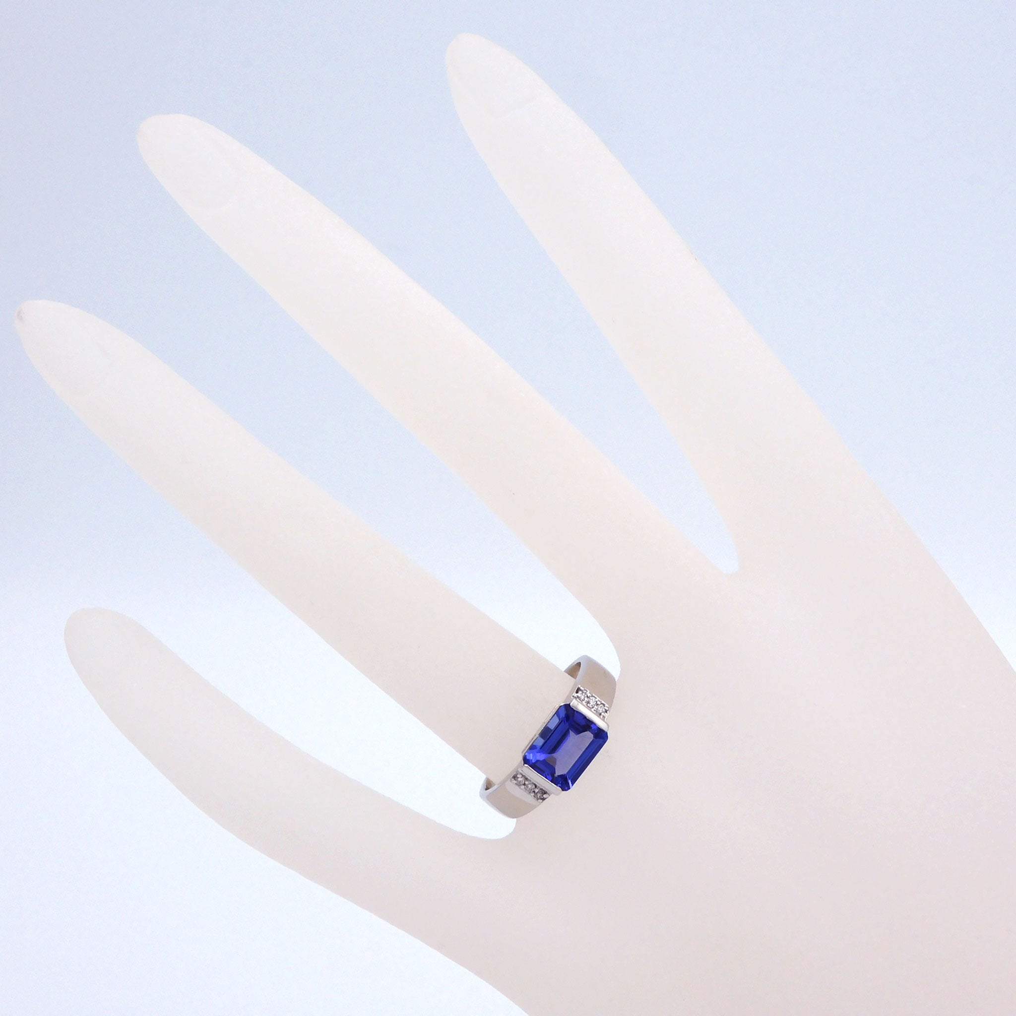 タンザナイト/ダイヤモンド プラチナリング(1.2カラット/エメラルドカット/12月誕生石/鑑別書付)《25V01601》