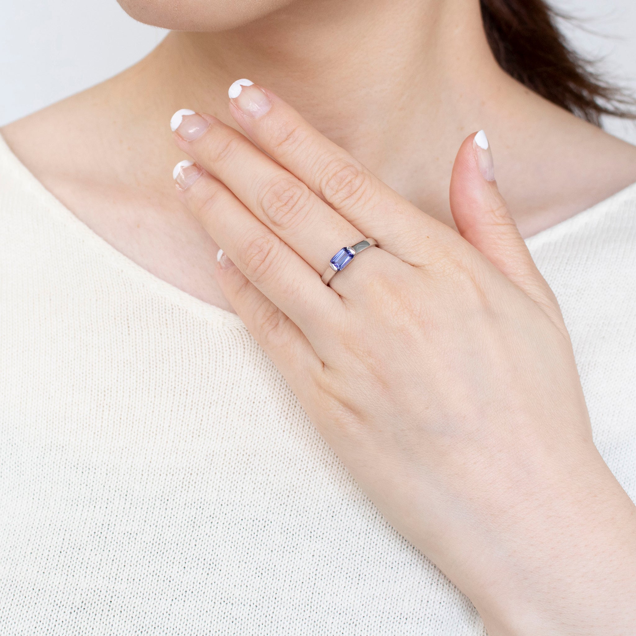 タンザナイト プラチナリング(エメラルドカット/12月誕生石)《25V01603》