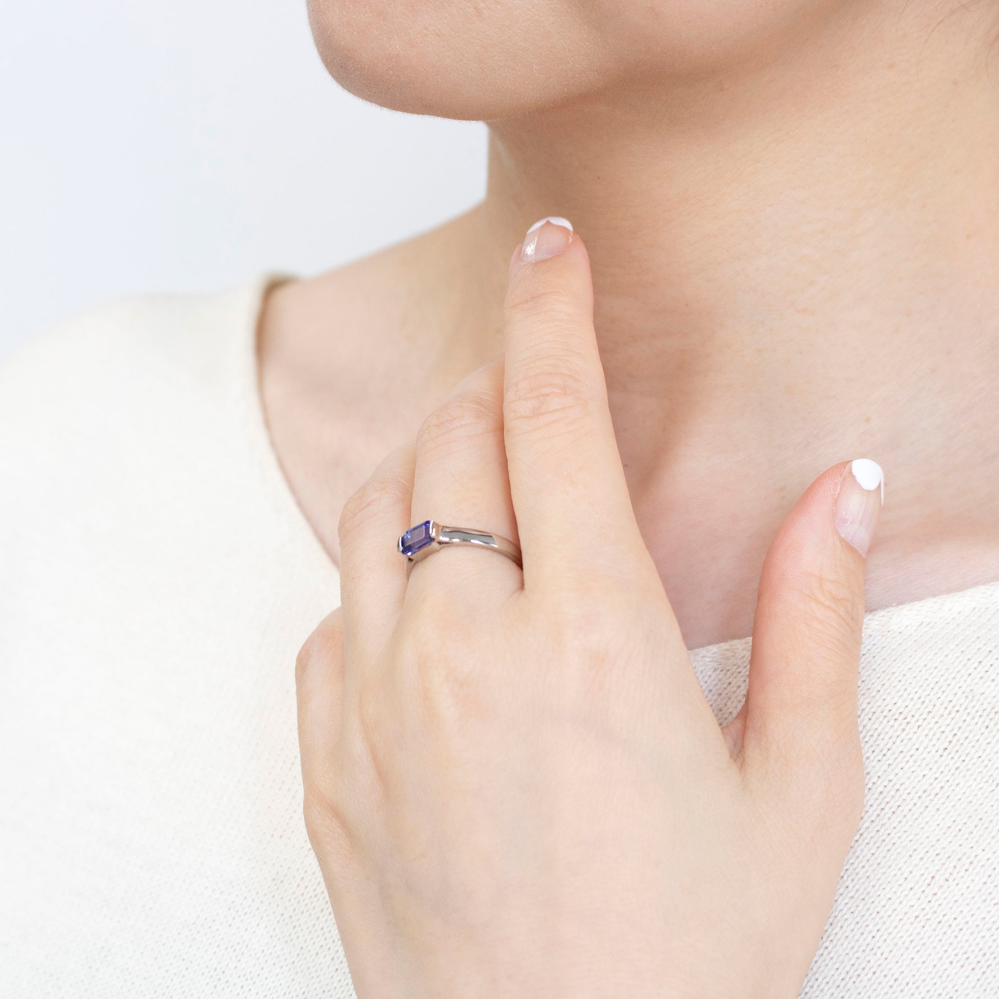 タンザナイト プラチナリング(エメラルドカット/12月誕生石)《25V01603》