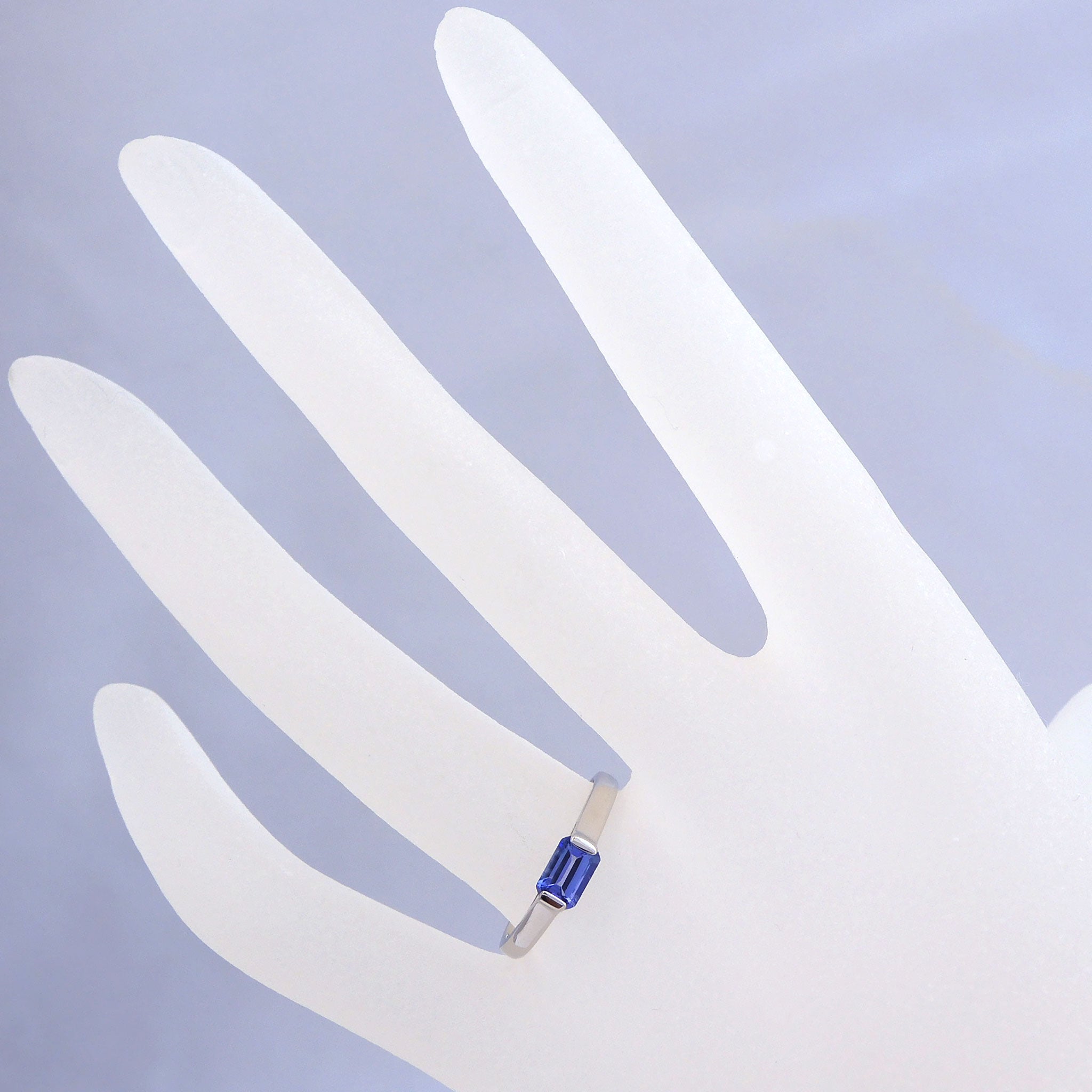 タンザナイト プラチナリング(エメラルドカット/12月誕生石)《25V01603》