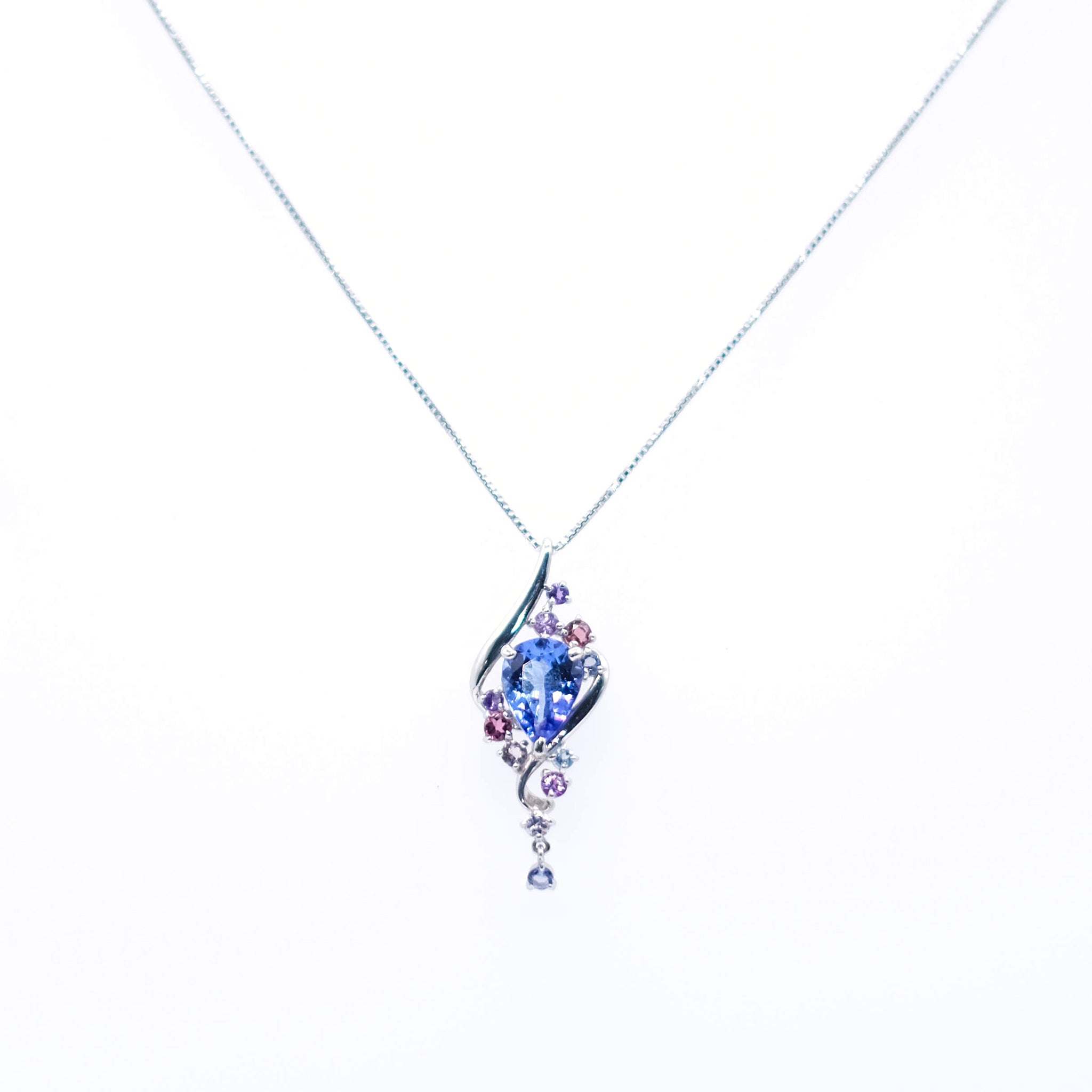 タンザナイト/マルチカラー プラチナネックレス(ペアシェイプ/12月誕生石)《25V01610》