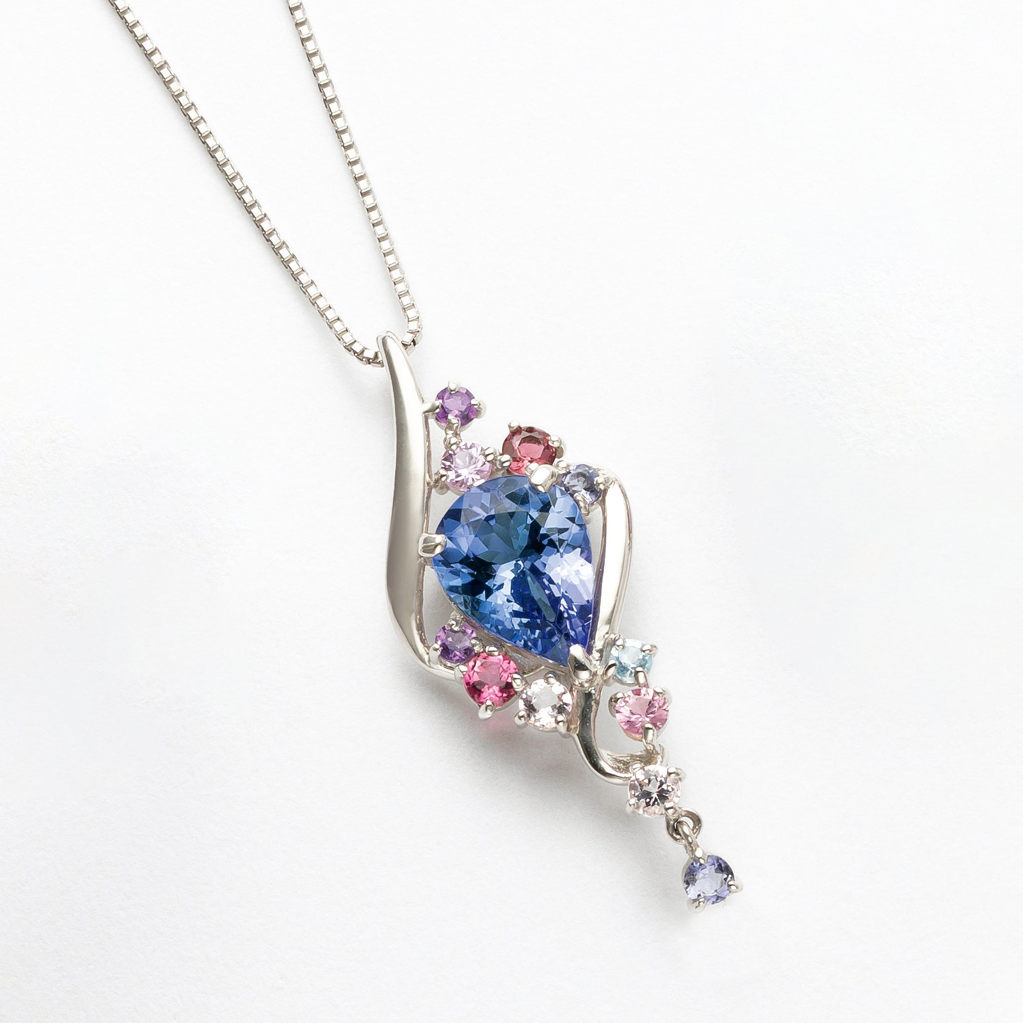 タンザナイト/マルチカラー プラチナネックレス(ペアシェイプ/12月誕生石)《25V01610》