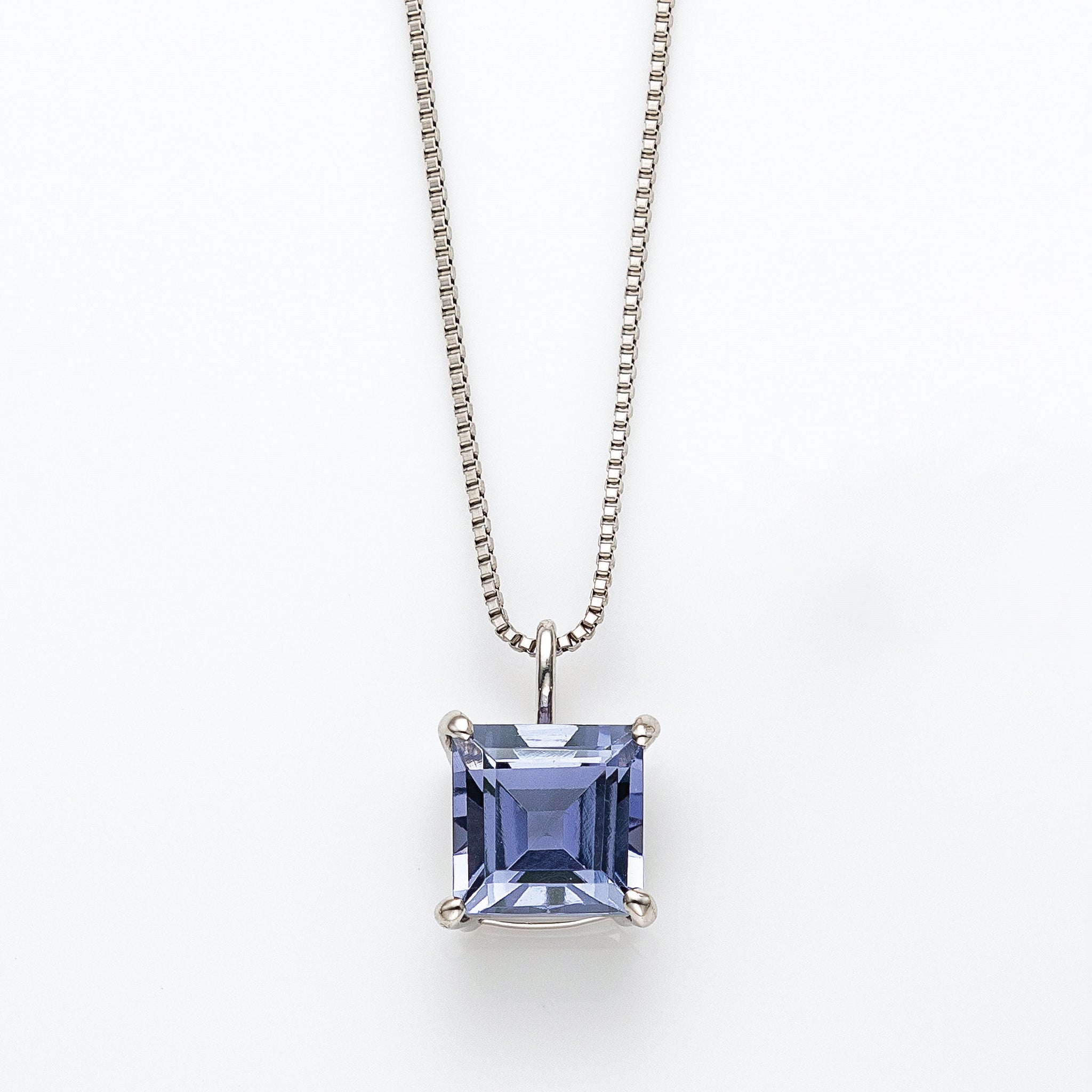 IOLITE｜アイオライト | 京セラジュエリー オンラインストア