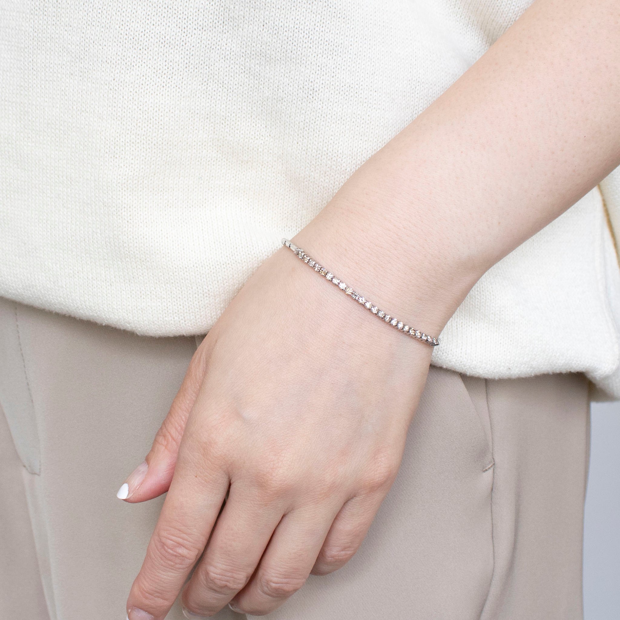 ダイヤモンド プラチナブレスレット(計1カラット/ストレッチタイプ/4月誕生石)《25V01802》