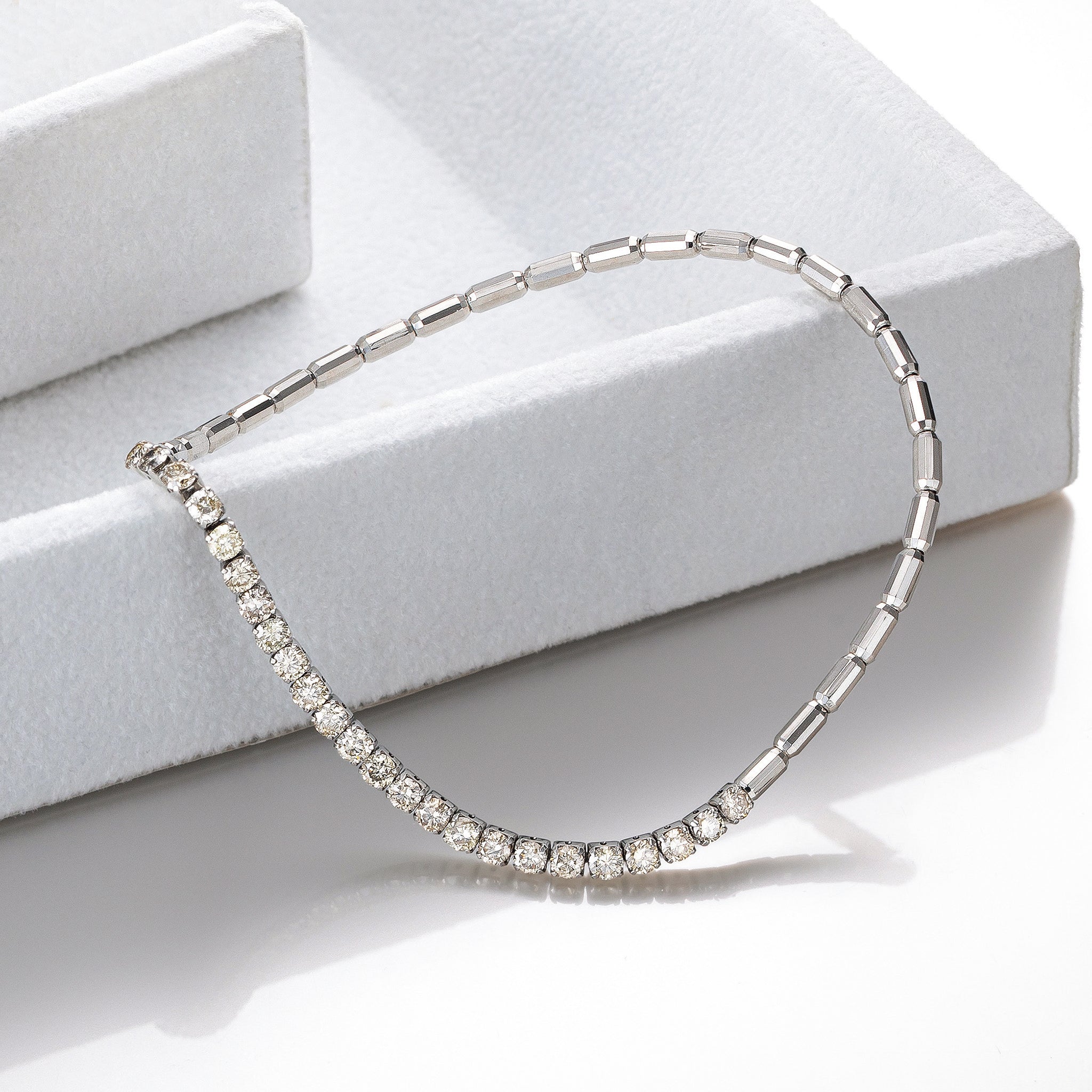 ダイヤモンド プラチナブレスレット(計1カラット/ストレッチタイプ/4月誕生石)《25V01802》