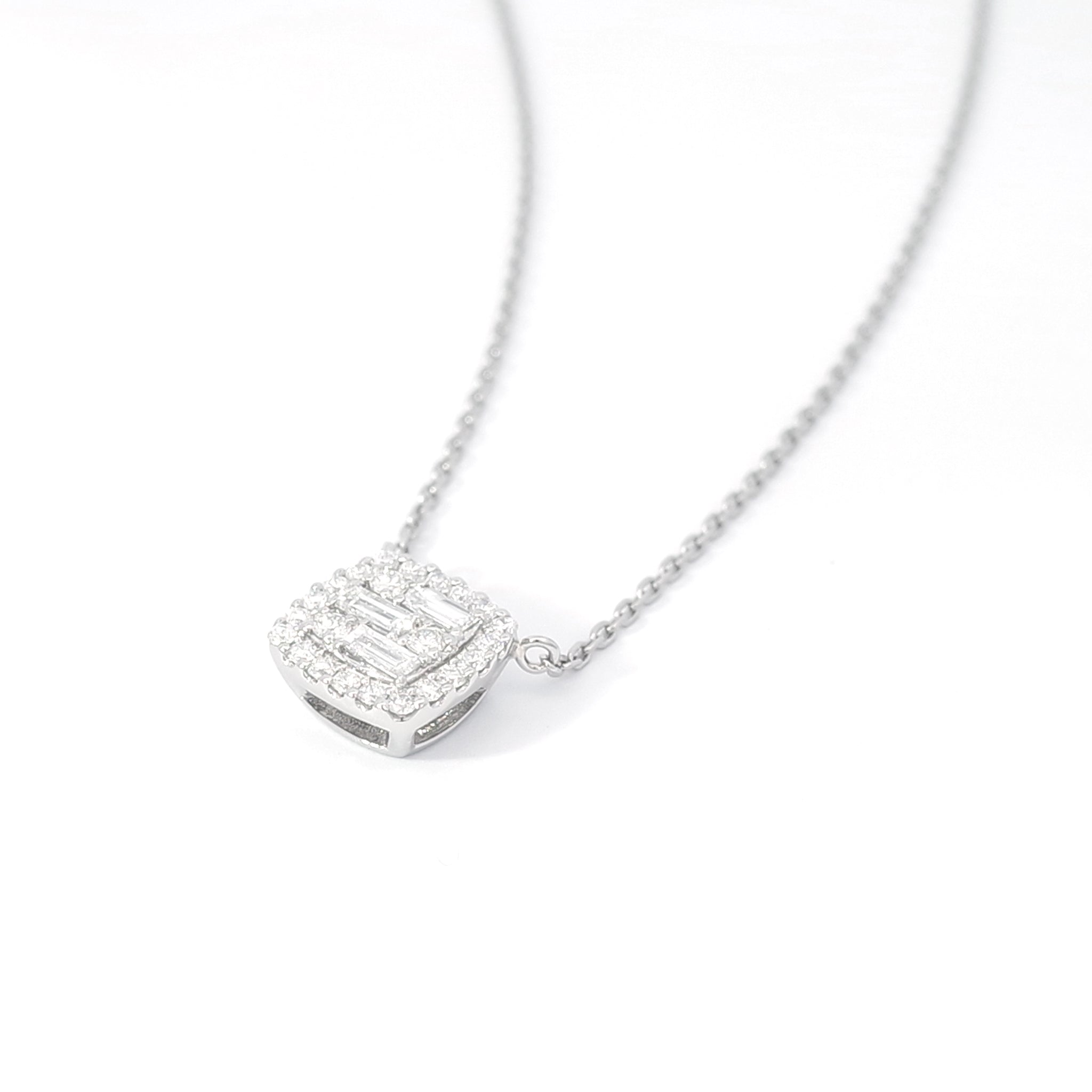 ダイヤモンド プラチナネックレス(バゲットカット/4月誕生石)《25V01806》