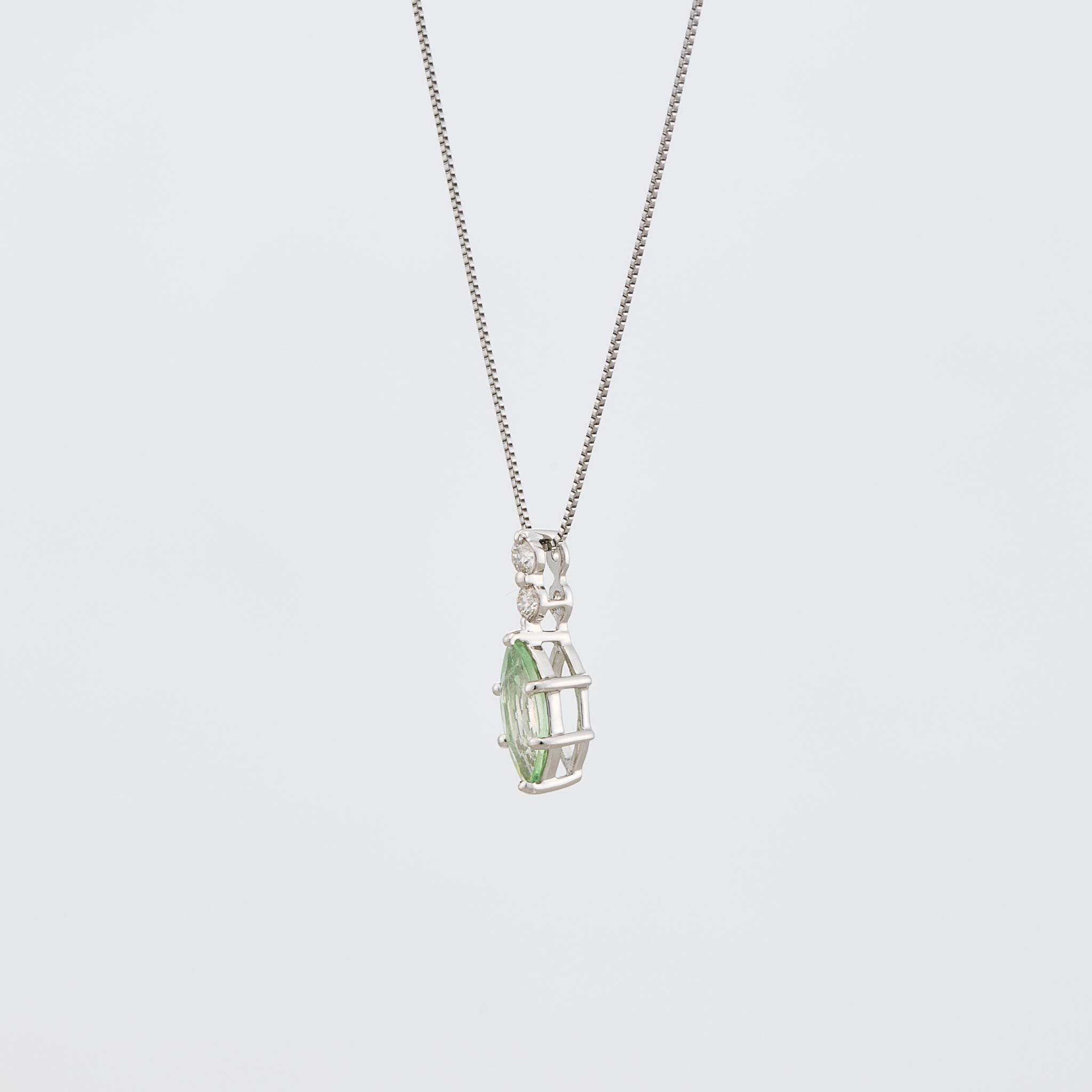 グリーンガーネット/ダイヤモンド プラチナネックレス(マーキス/1月誕生石)《25V01907》