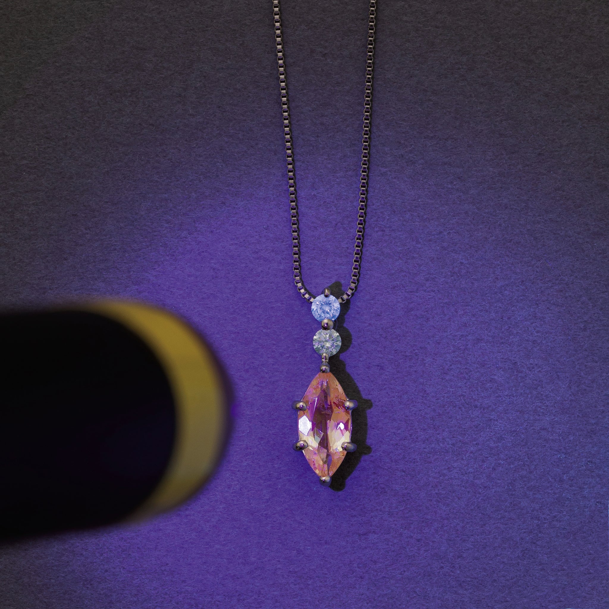 グリーンガーネット/ダイヤモンド プラチナネックレス(マーキス/1月誕生石)《25V01907》