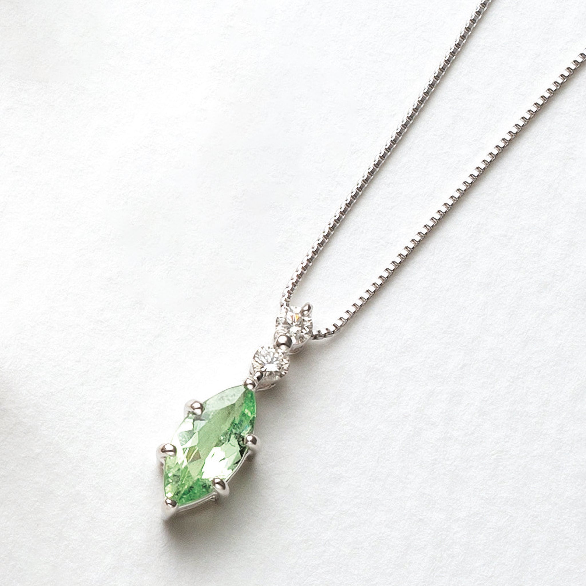 グリーンガーネット/ダイヤモンド プラチナネックレス(マーキス/1月誕生石)《25V01907》