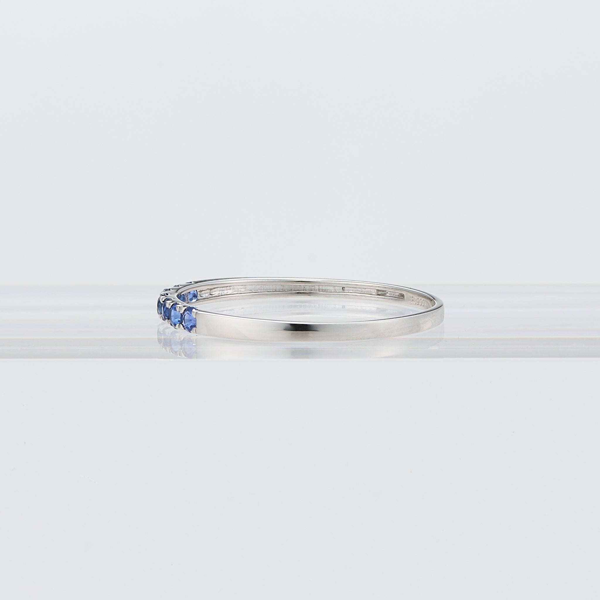 サファイア プラチナリング(9月誕生石)《25V02004》