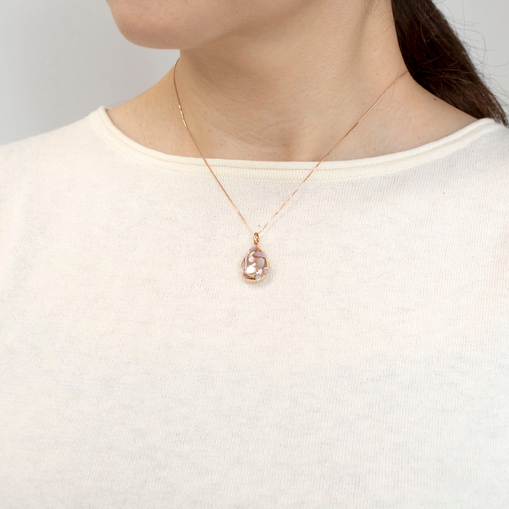 【限定6点】シェル/ダイヤモンド K18ペンダント(蝶モチーフ)《25V02105》