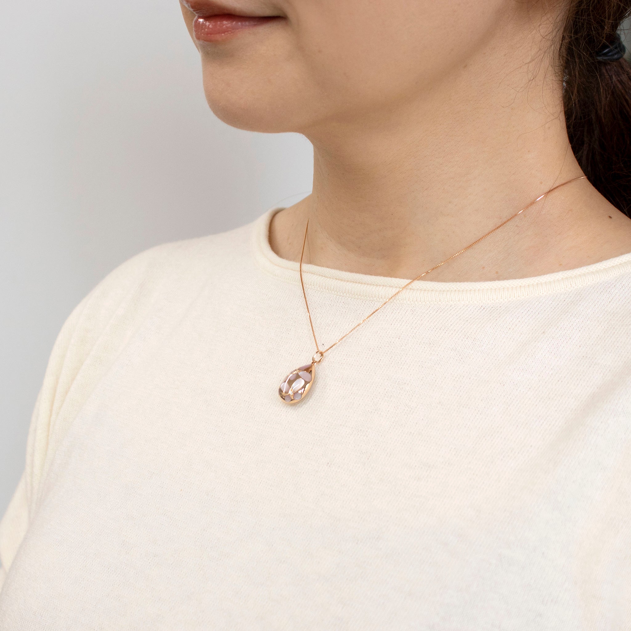 【限定6点】シェル/ダイヤモンド K18ペンダント(蝶モチーフ)《25V02105》