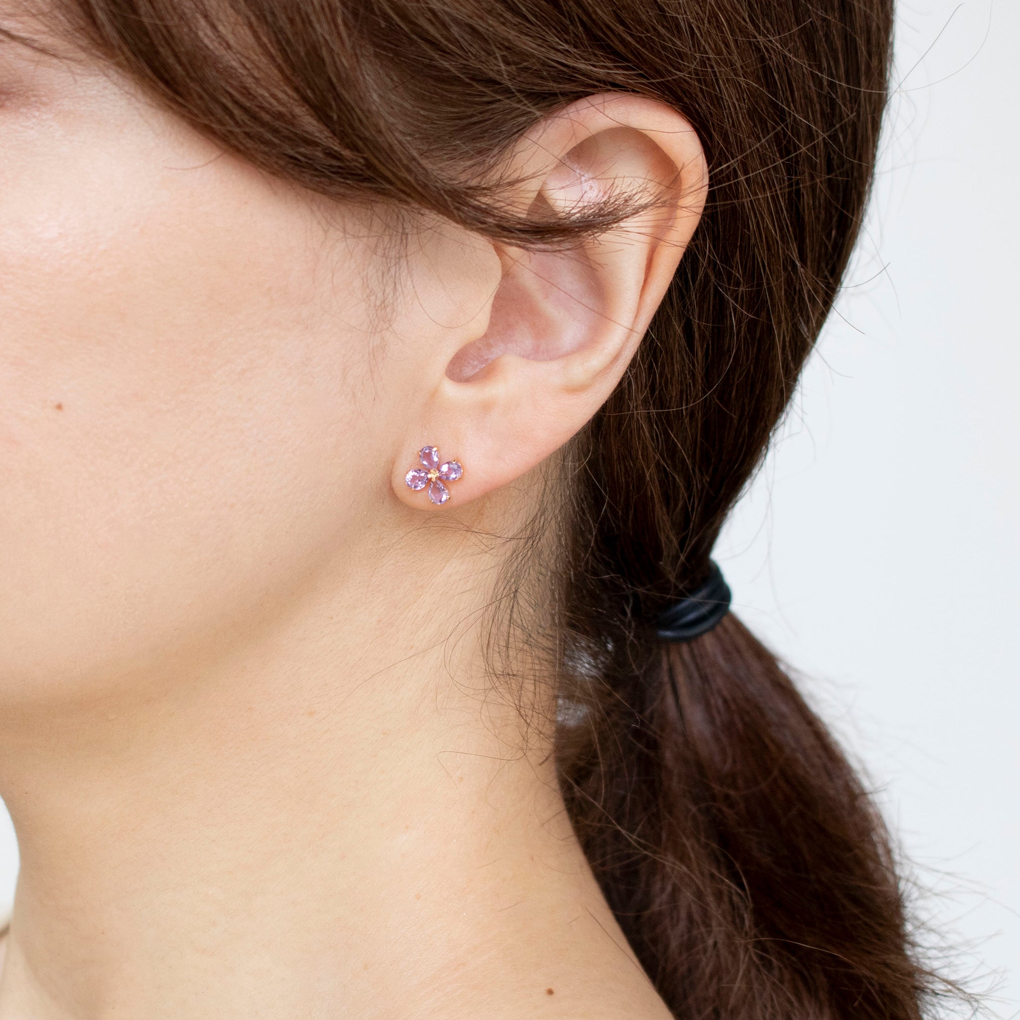 アメシスト K18ピアス(フラワーモチーフ/2月誕生石)《25V02107》