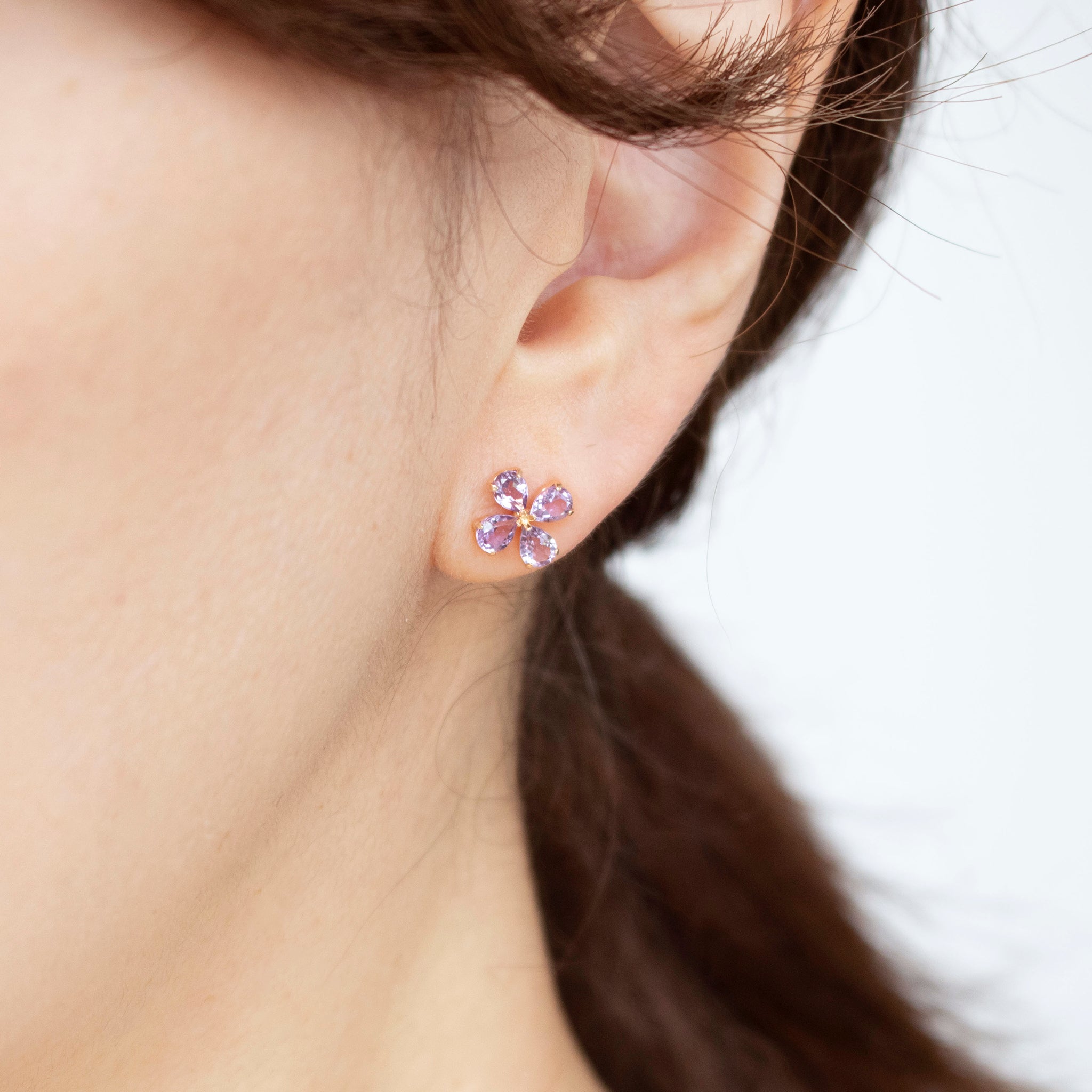 アメシスト K18ピアス(フラワーモチーフ/2月誕生石)《25V02107》