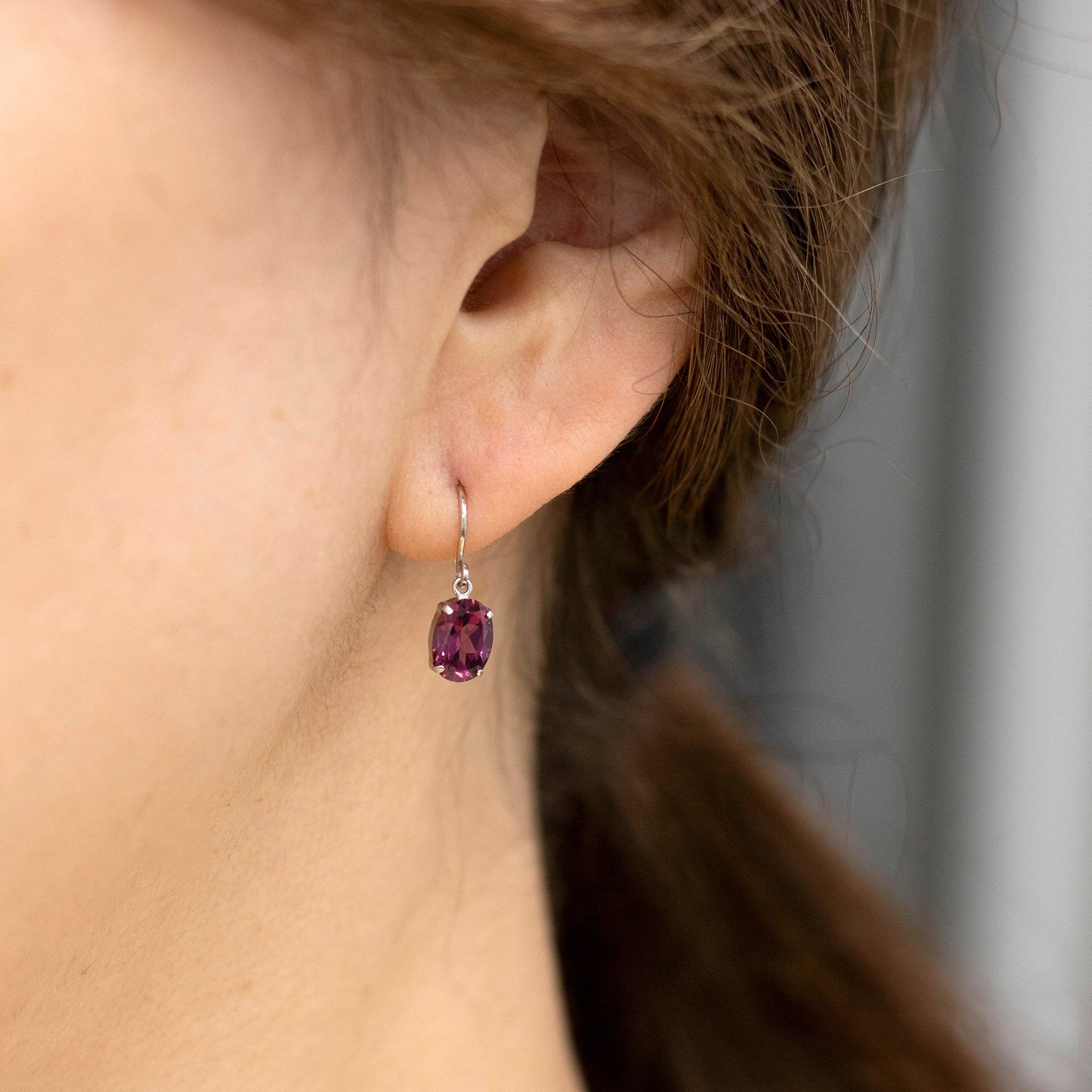 ガーネット プラチナピアス(計2.0カラット/1月誕生石)《25V02305》