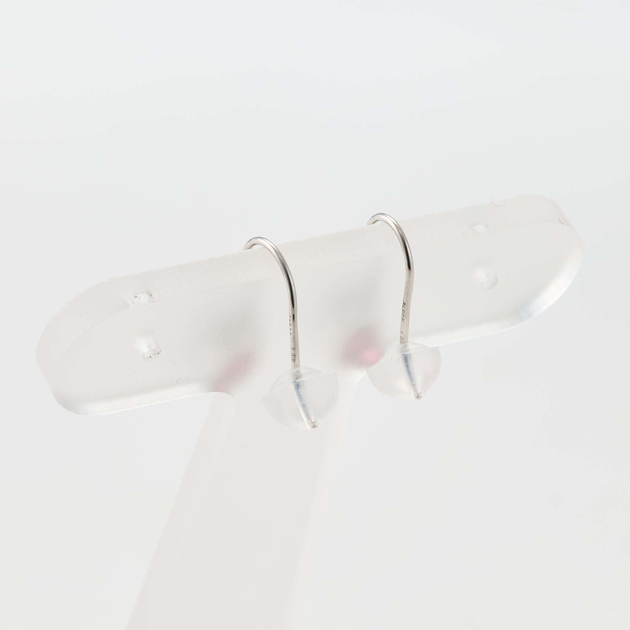 ガーネット プラチナピアス(計2.0カラット/1月誕生石)《25V02305》