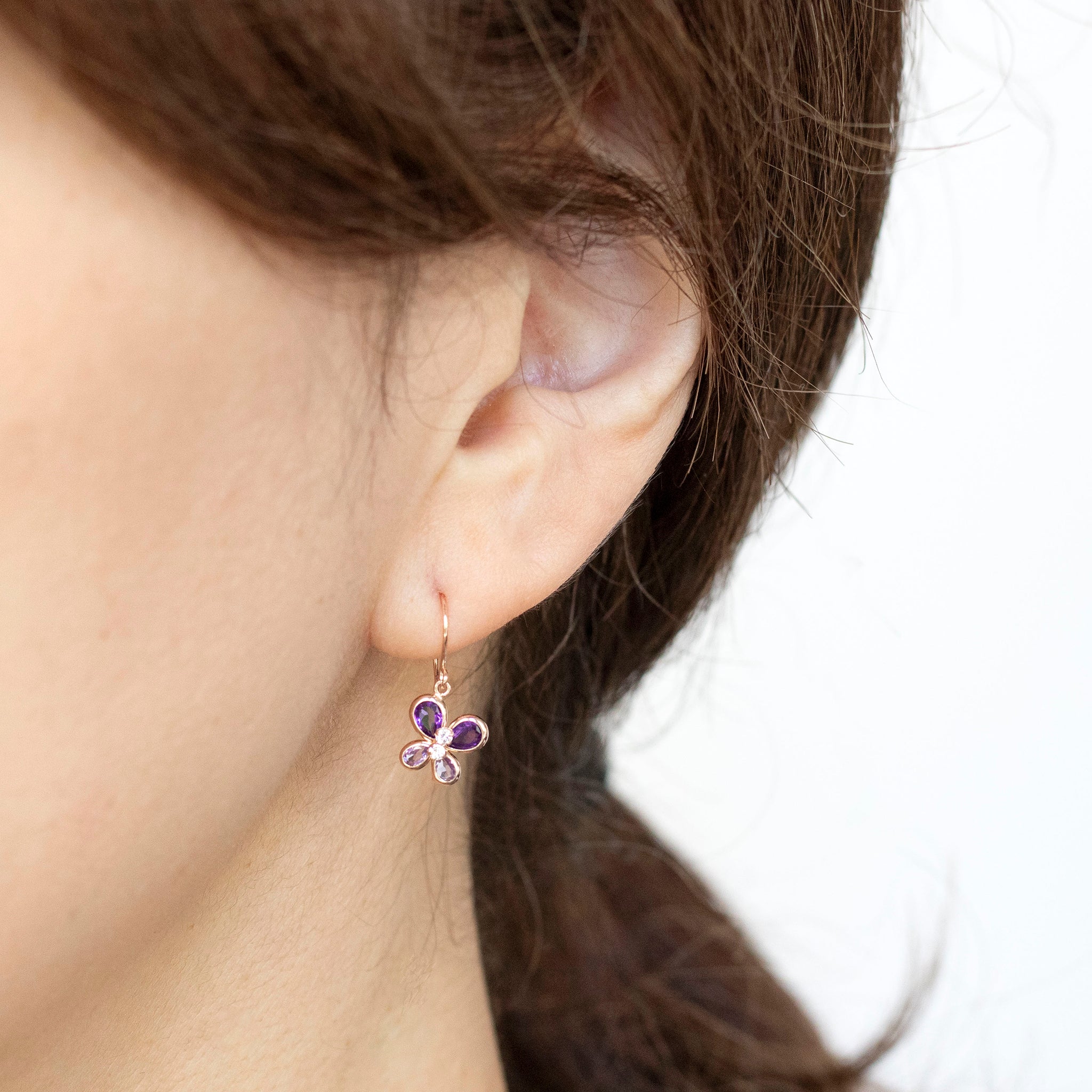 アメシスト/ホワイトトパーズ K10ピアス(蝶モチーフ/2月誕生石)《25V02308》