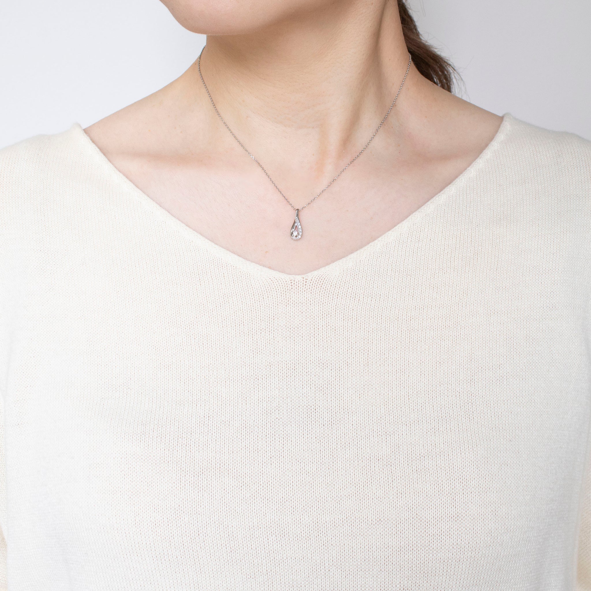 ダイヤモンド プラチナネックレス(4月誕生石)《25V02407》