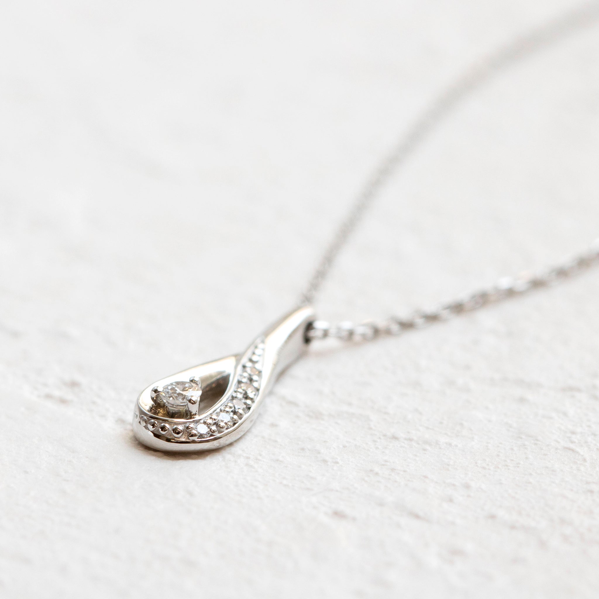 ダイヤモンド プラチナネックレス(4月誕生石)《25V02407》