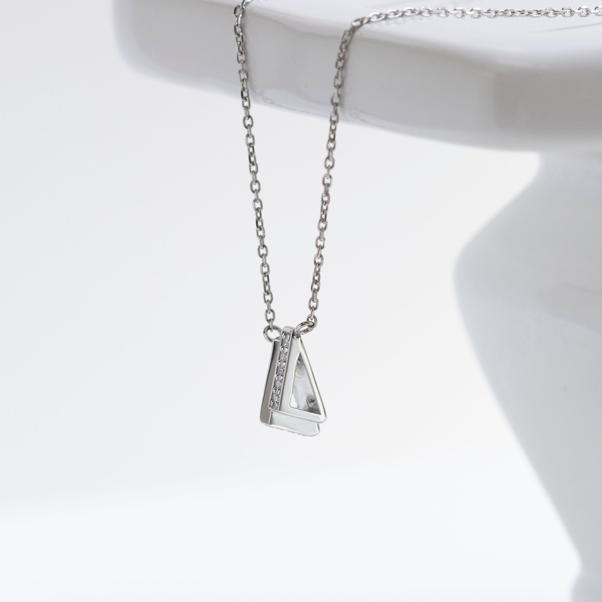 ダイヤモンド プラチナネックレス(4月誕生石)《25V02410》