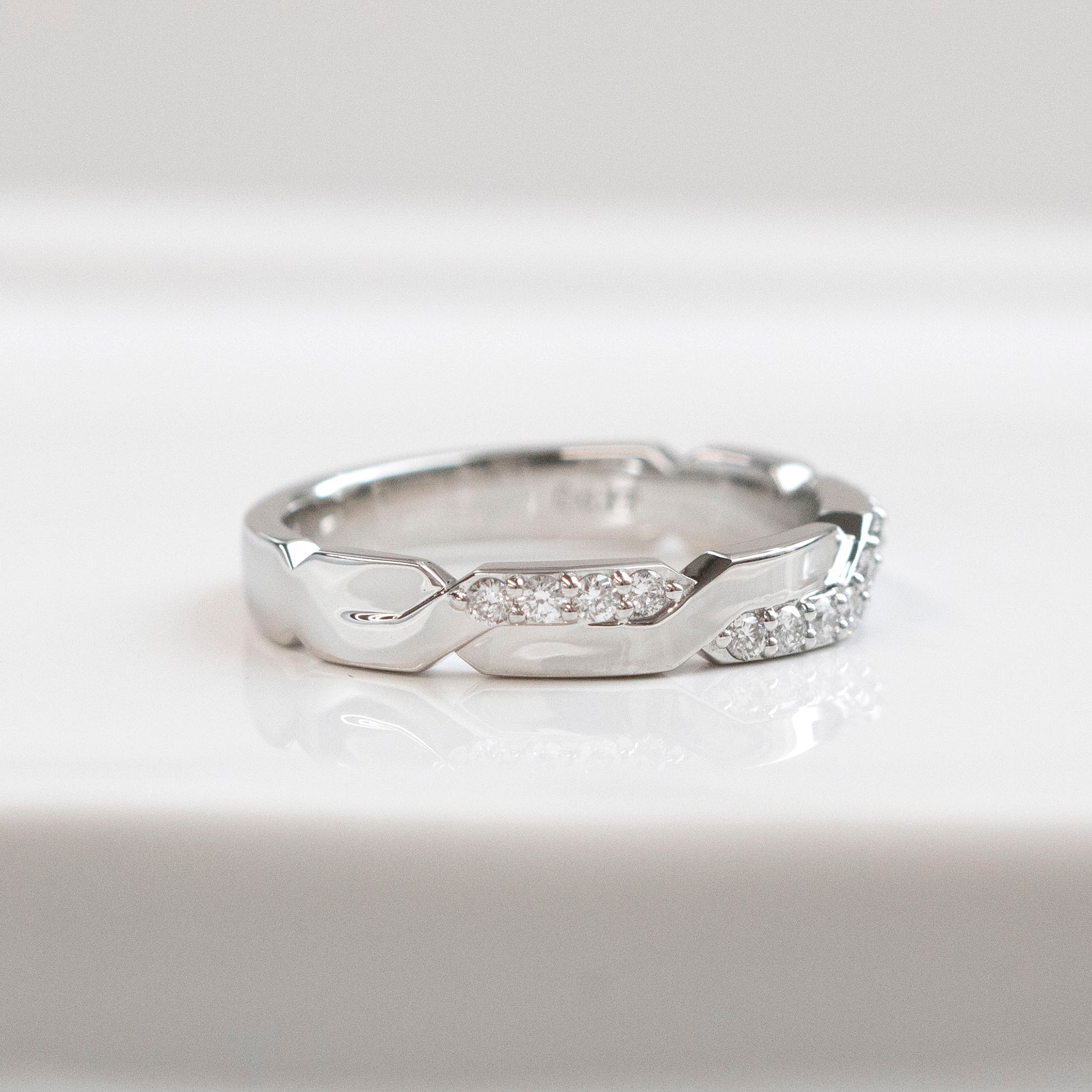 ダイヤモンド プラチナリング(4月誕生石)《25V02411》