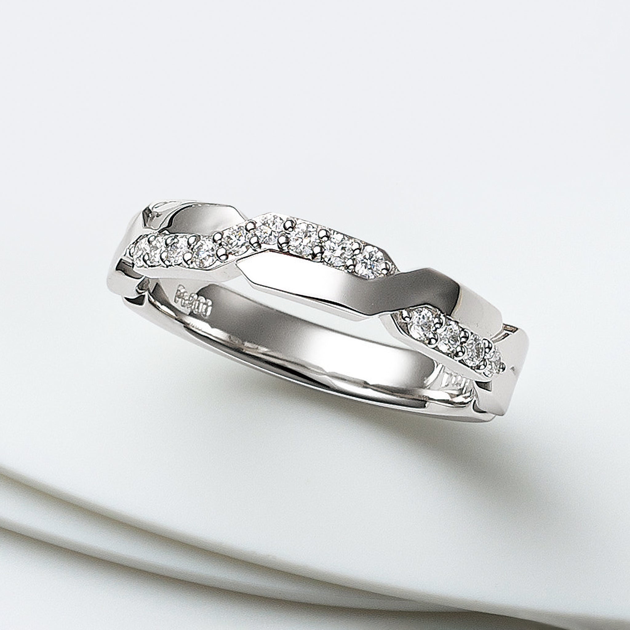 ダイヤモンド プラチナリング(4月誕生石)《25V02411》