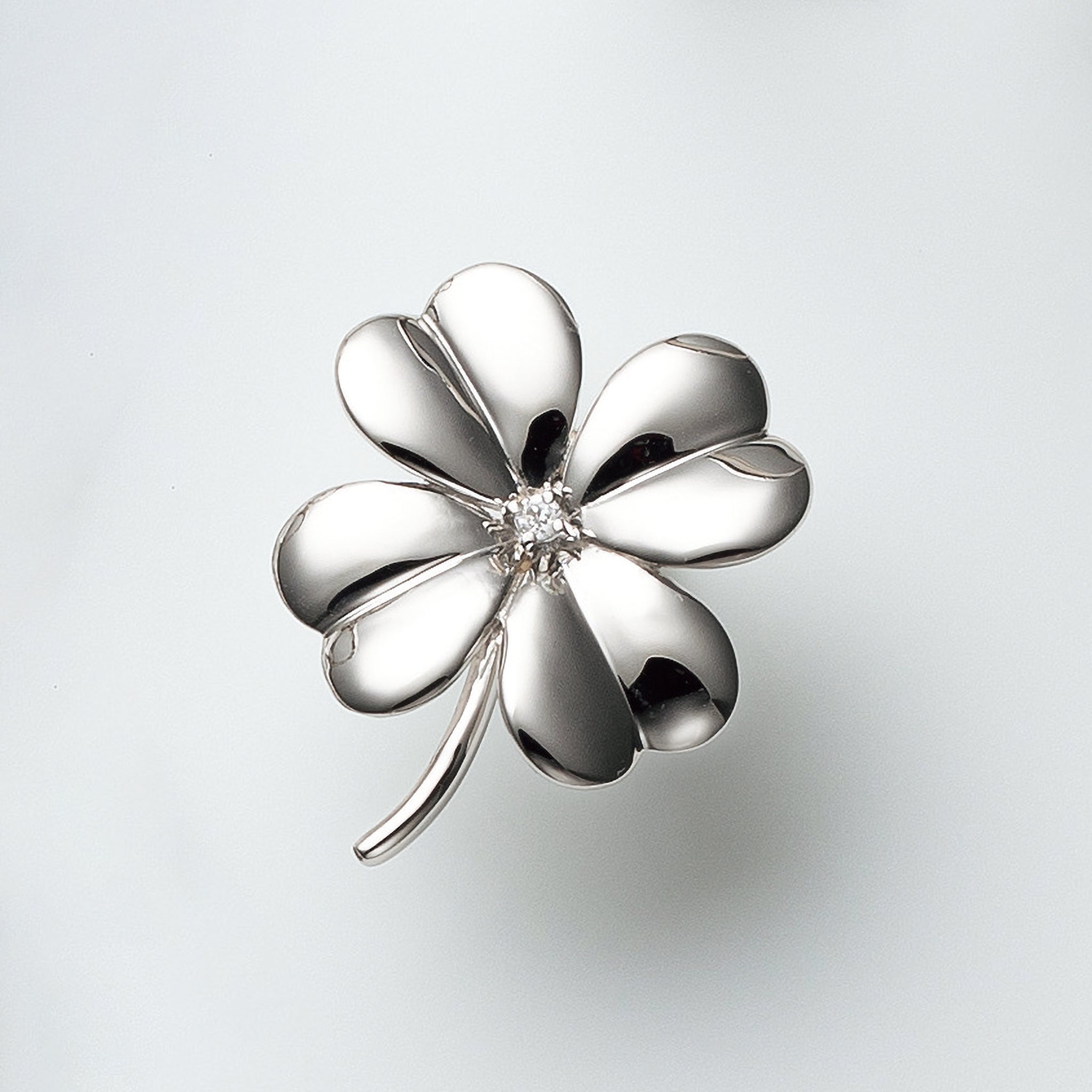 ダイヤモンド プラチナブローチ(クローバーモチーフ/4月誕生石)《25V02510》