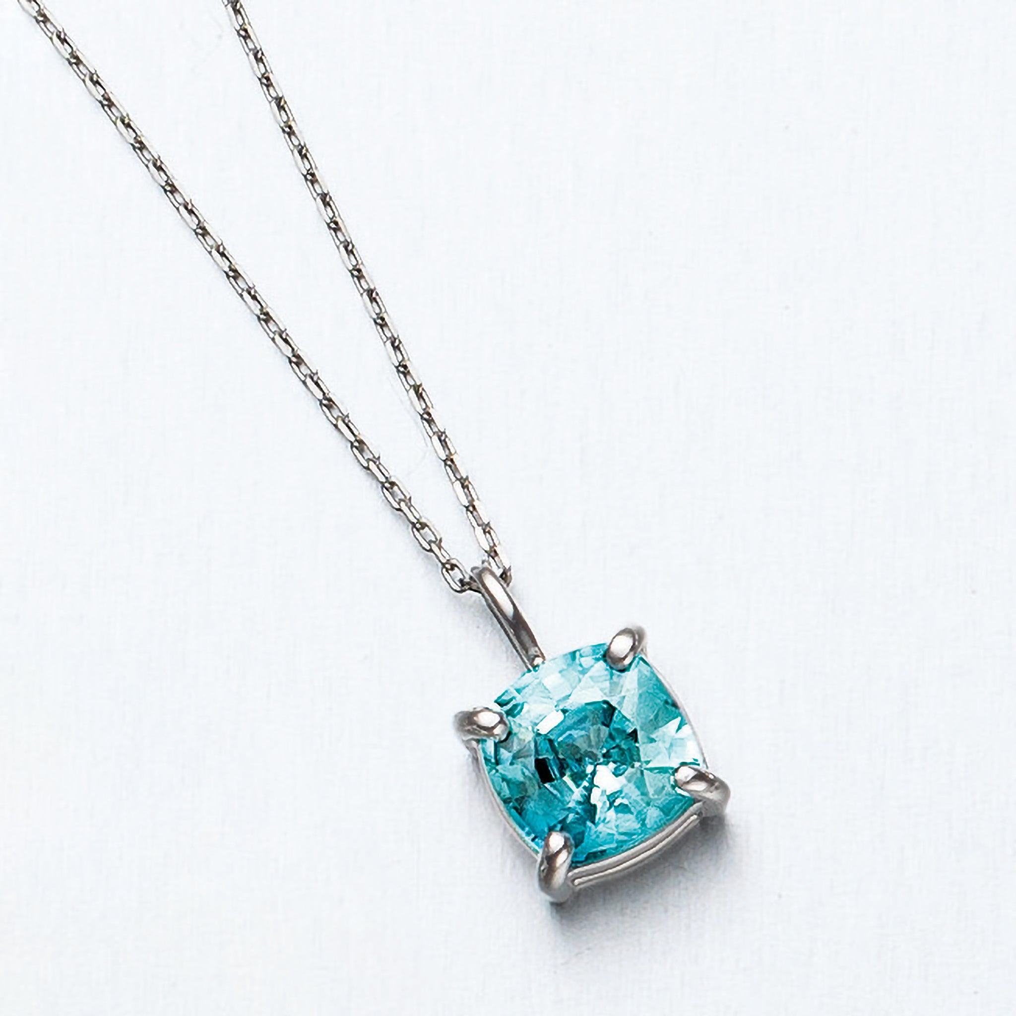 ブルージルコン プラチナネックレス(12月誕生石)《25V03103》