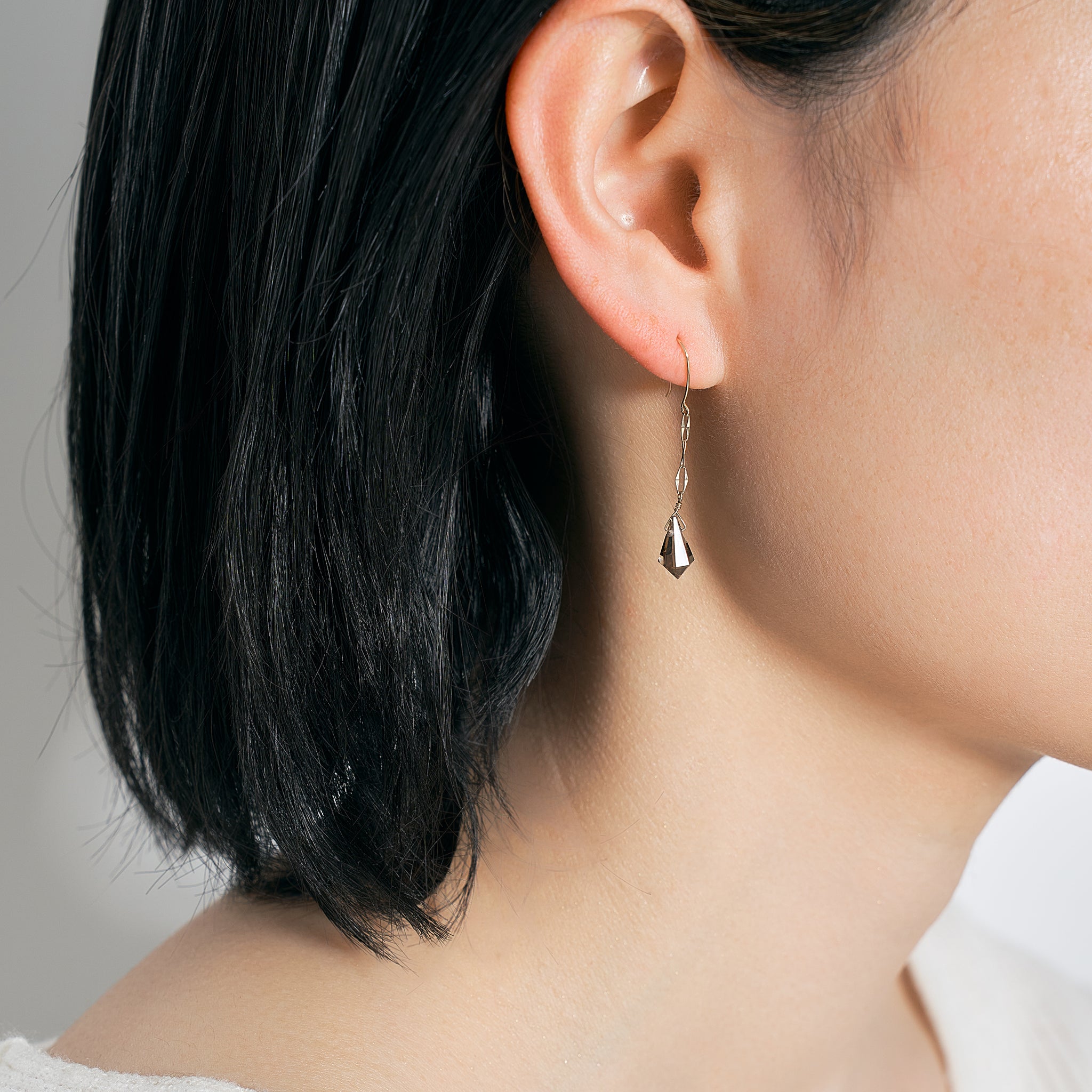 スモーキークォーツ K10ピアス(2.0カラット)《25V03210》