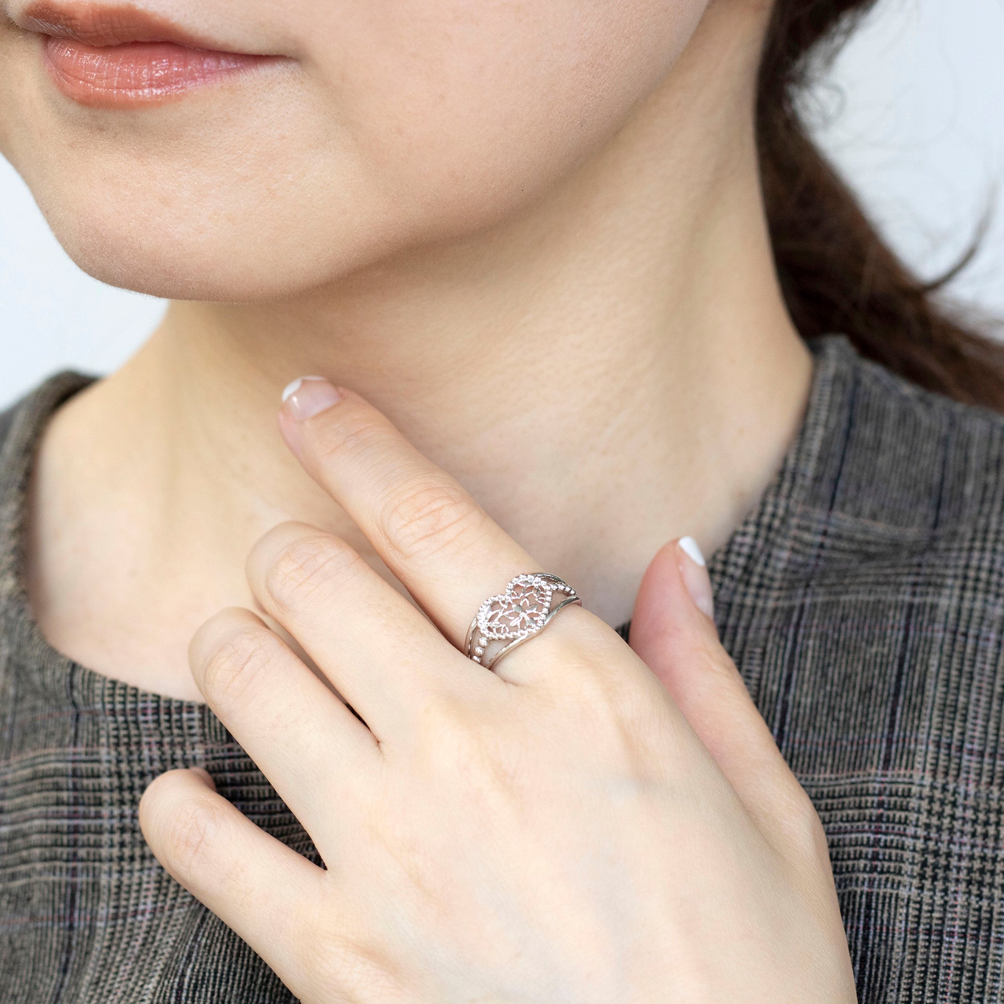 プラチナリング(ハートモチーフ)《25V03306》