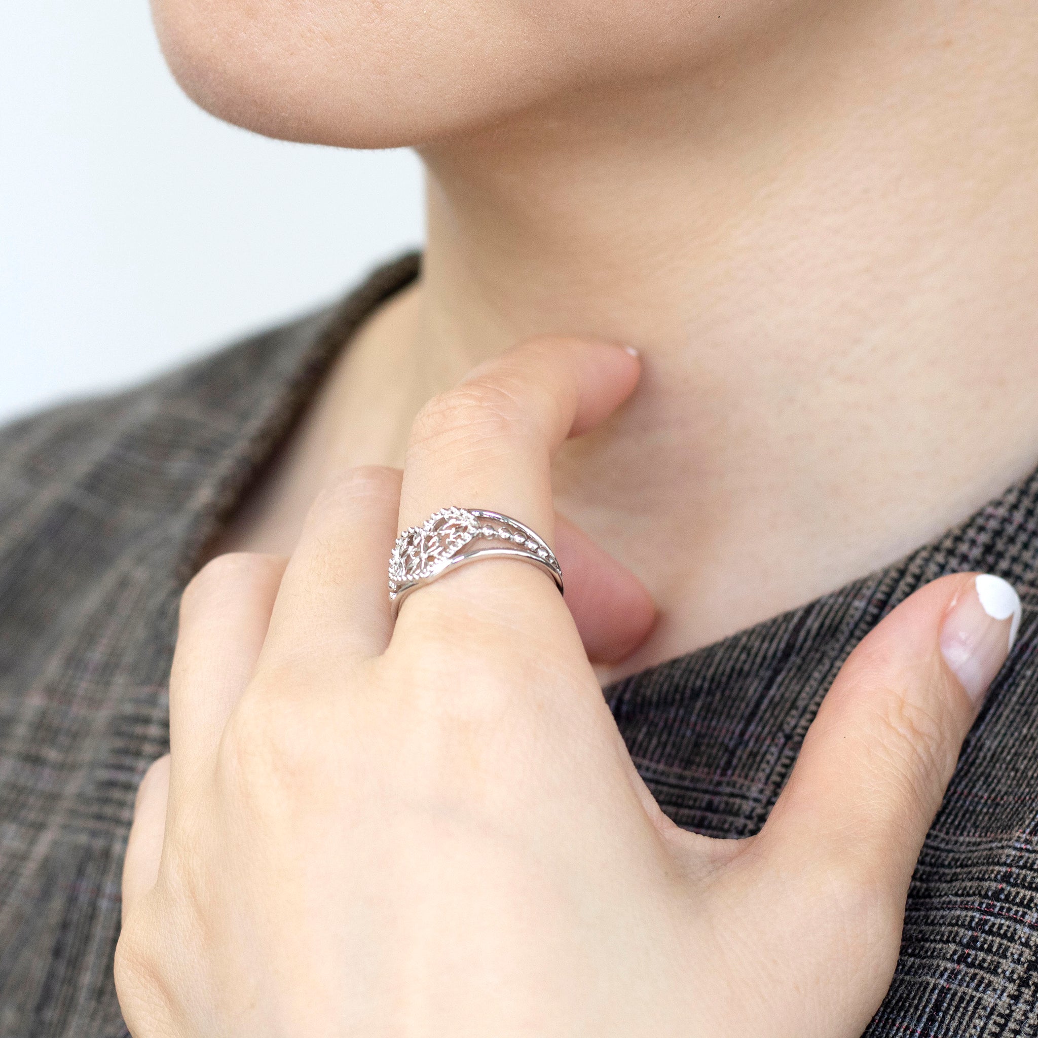 プラチナリング(ハートモチーフ)《25V03306》