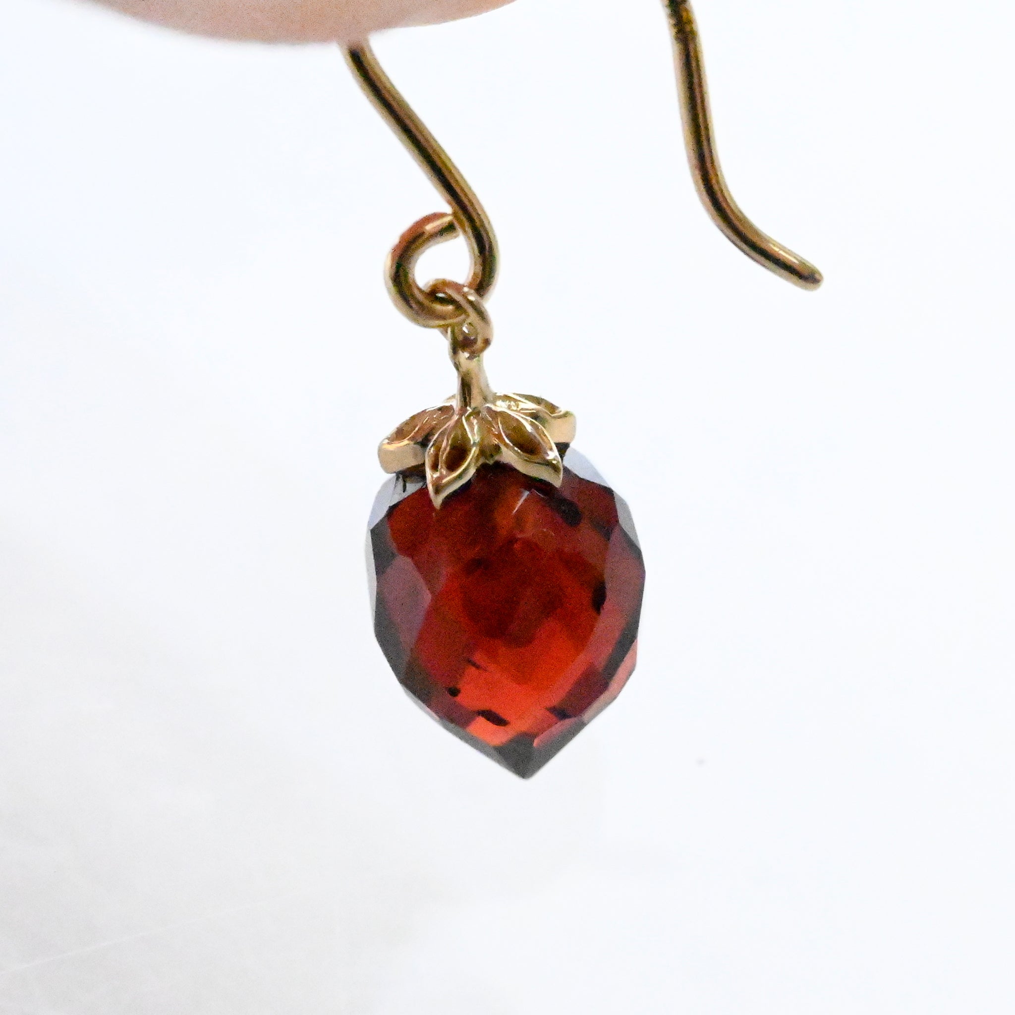 ガーネット K18ピアス(イチゴモチーフ/1月誕生石)《25V03308》