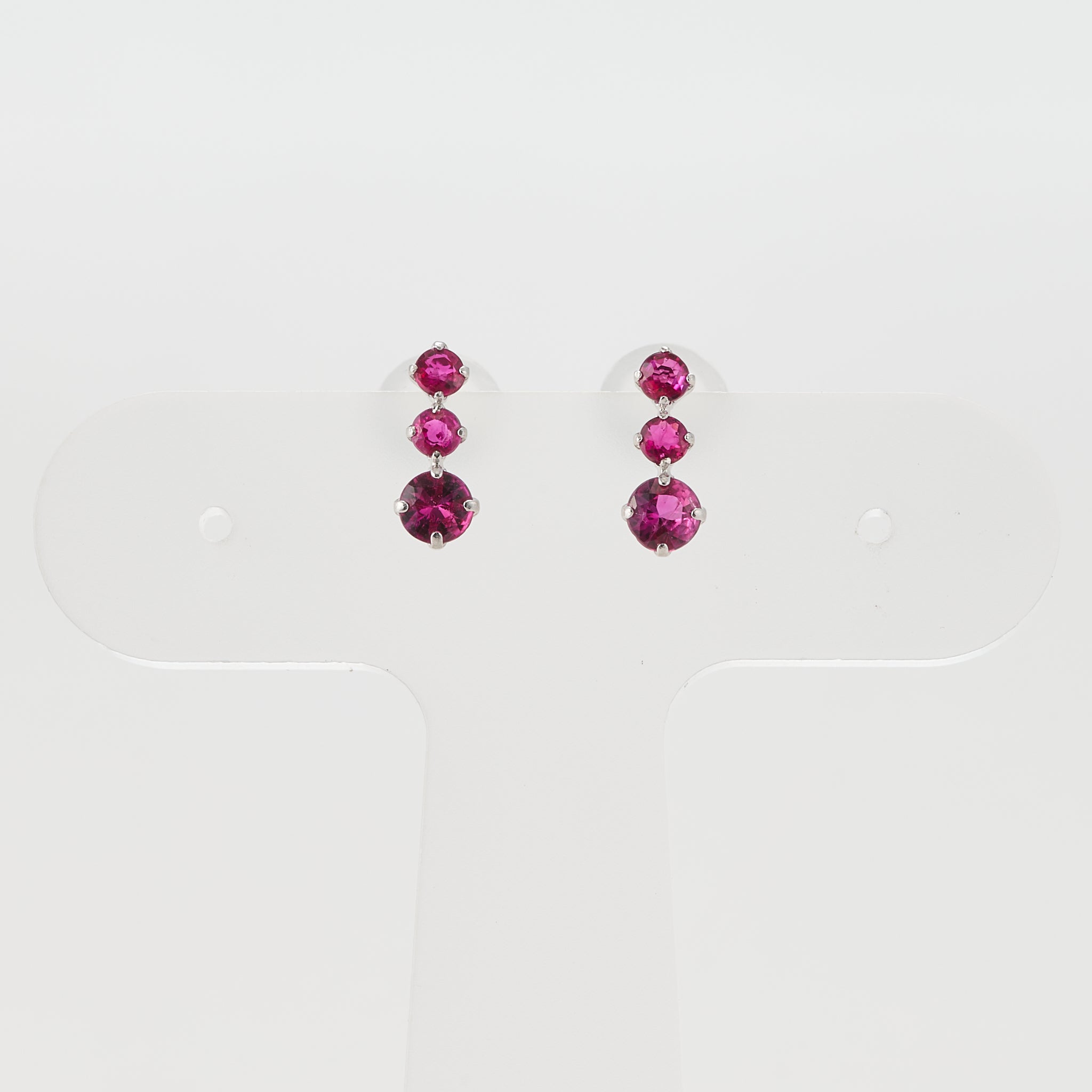 ルビー プラチナピアス(7月誕生石)《25V03402》