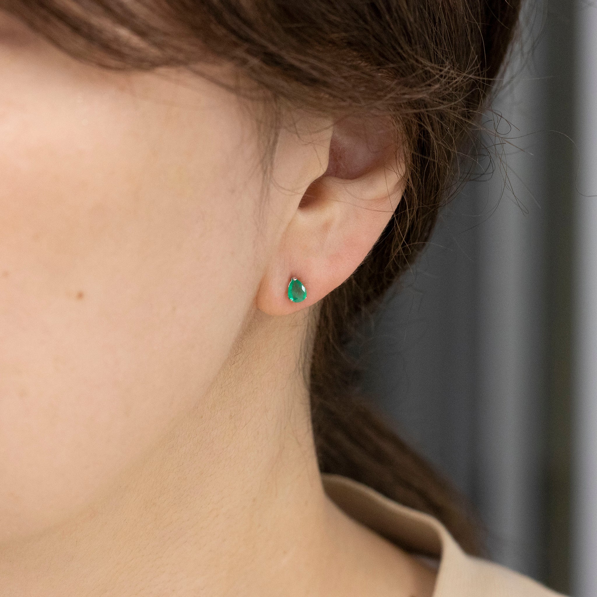 エメラルド プラチナピアス(5月誕生石)《25V03405》