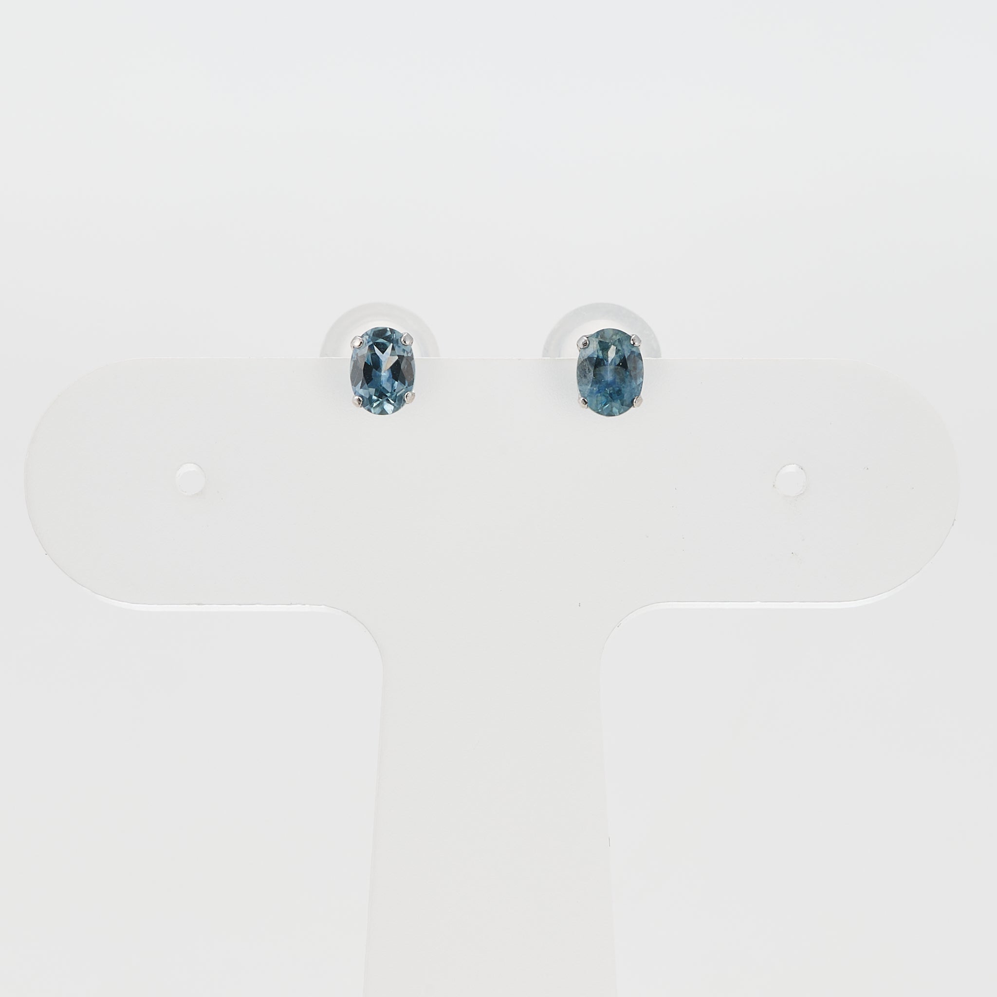 サファイア プラチナピアス(9月誕生石)《25V03408》